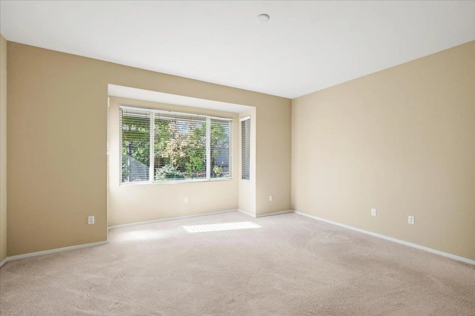 Property Slideshow image 18 of 28 | 2006 gatehouse ln, Lincoln, CA, 95648