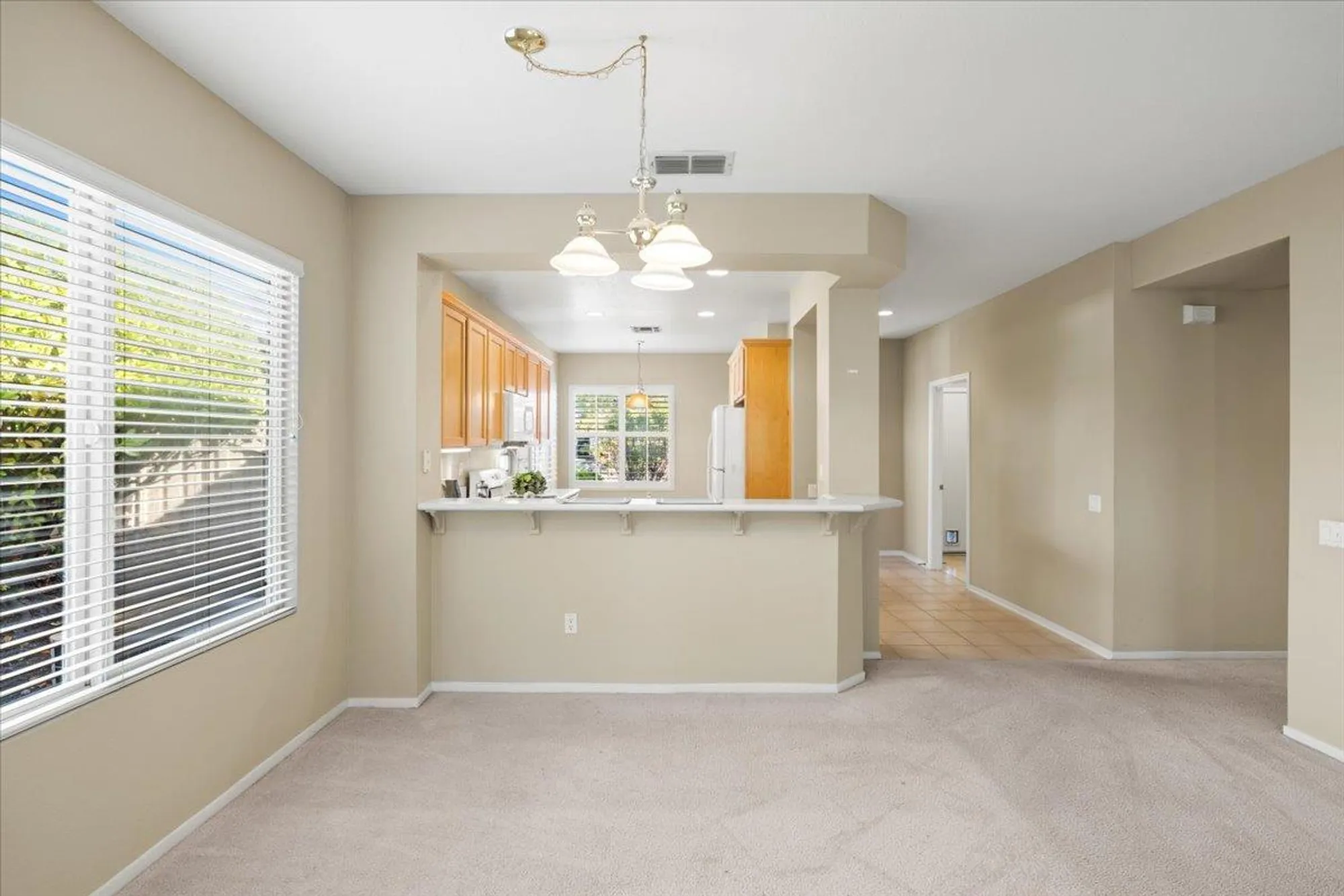 Property Slideshow image 8 of 28 | 2006 gatehouse ln, Lincoln, CA, 95648