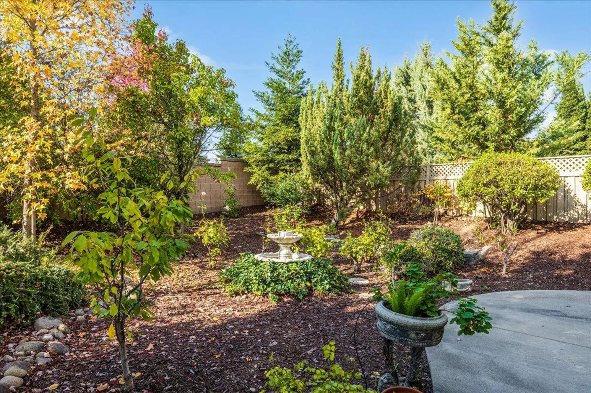 Property Slideshow image 27 of 28 | 2006 gatehouse ln, Lincoln, CA, 95648