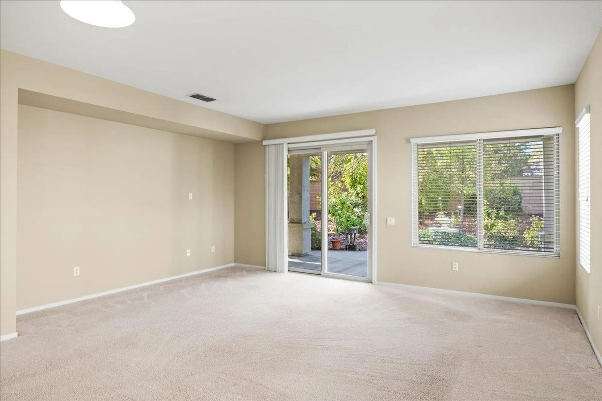 Property Slideshow image 5 of 28 | 2006 gatehouse ln, Lincoln, CA, 95648