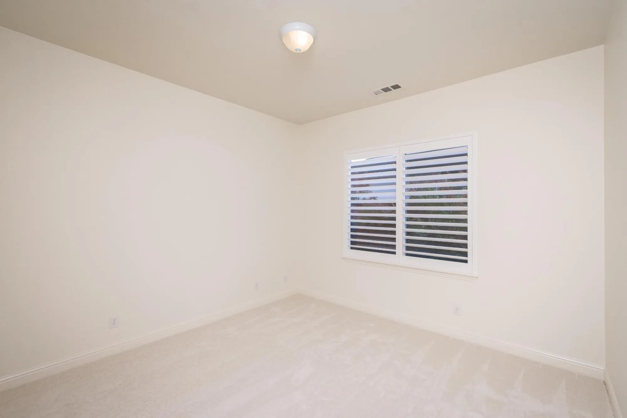 Property Slideshow image 39 of 61 | 2112 arlington dr, Roseville, CA, 95747