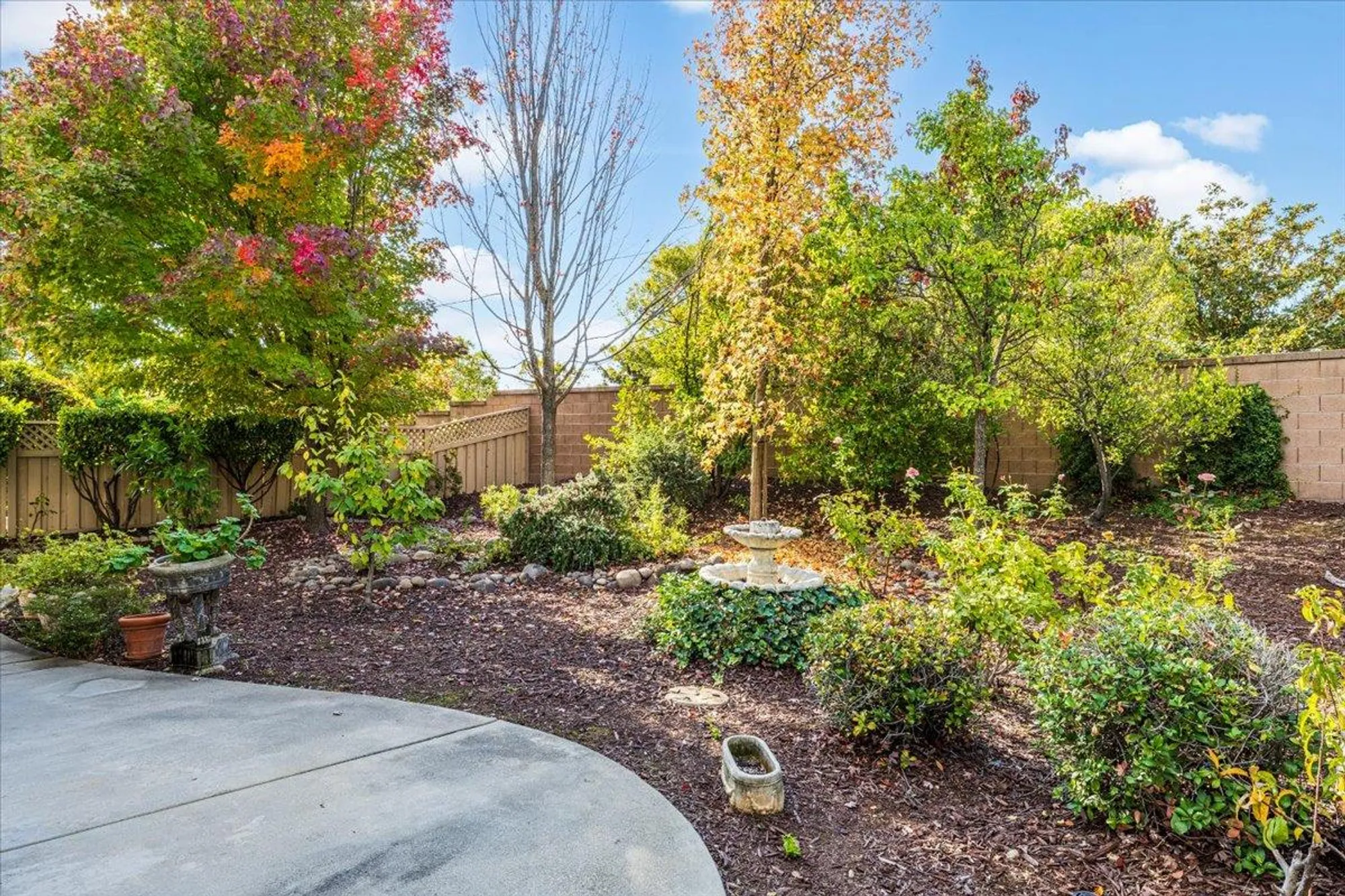 Property Slideshow image 24 of 28 | 2006 gatehouse ln, Lincoln, CA, 95648