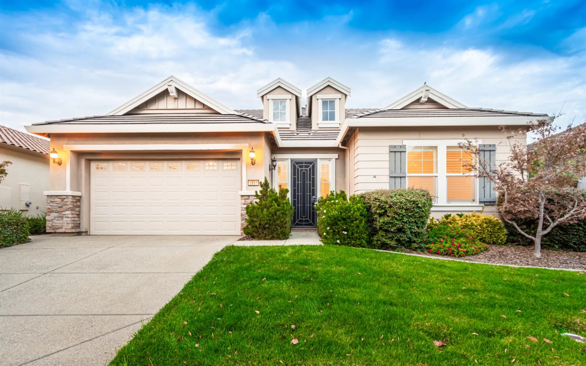 Property Slideshow image 4 of 61 | 2112 arlington dr, Roseville, CA, 95747