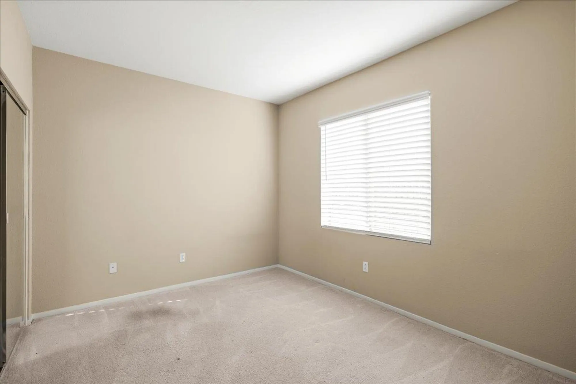 Property Slideshow image 19 of 28 | 2006 gatehouse ln, Lincoln, CA, 95648