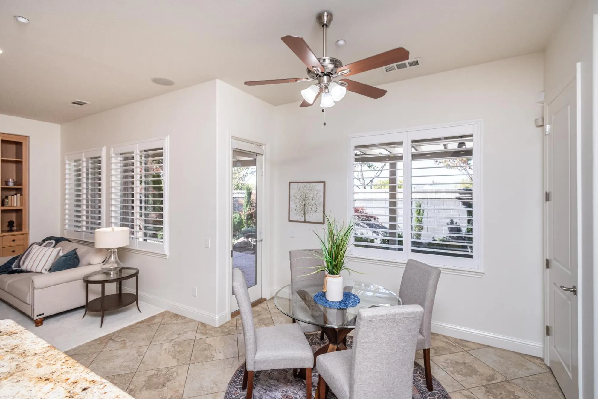 Property Slideshow image 27 of 61 | 2112 arlington dr, Roseville, CA, 95747