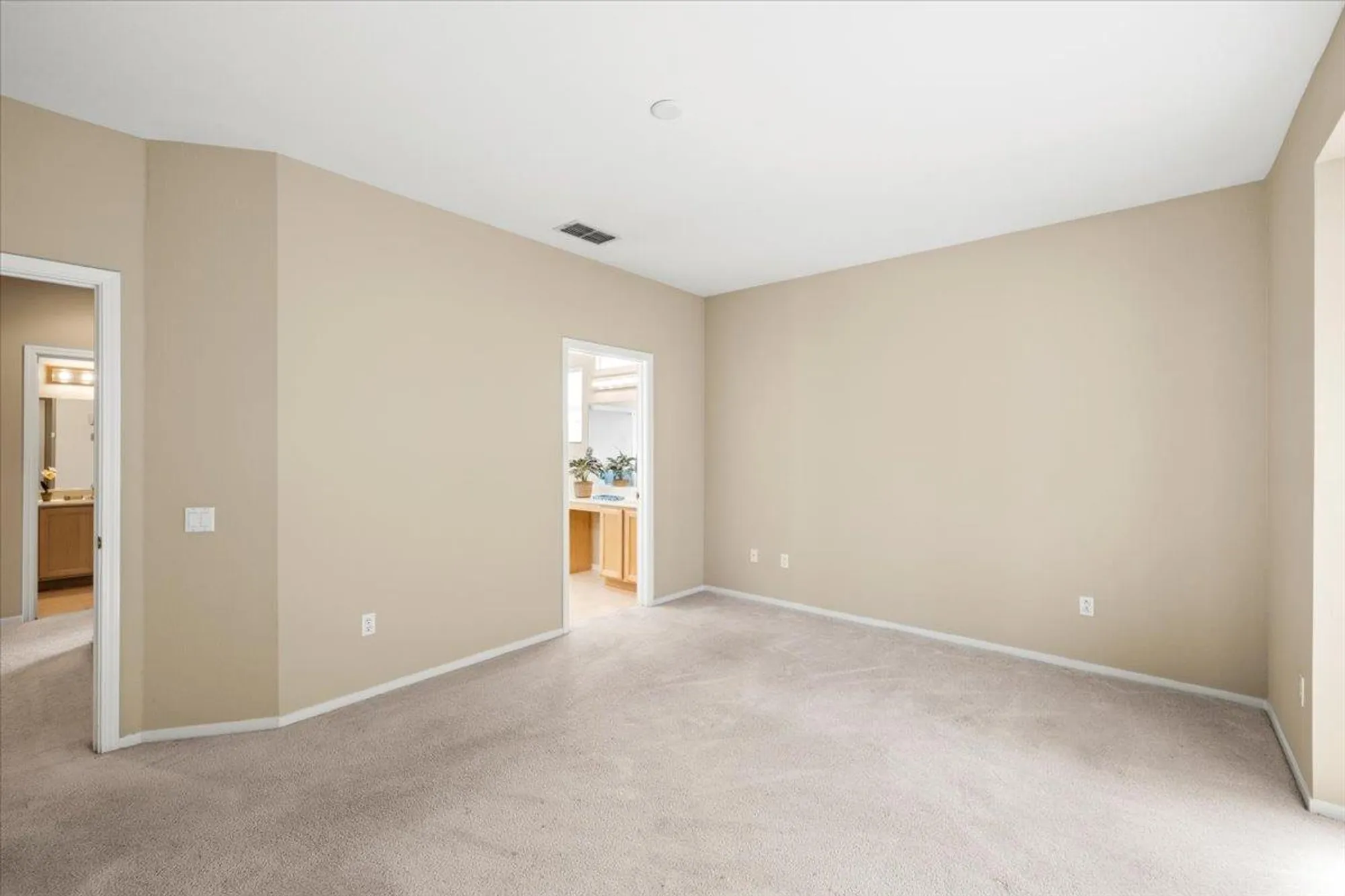 Property Slideshow image 15 of 28 | 2006 gatehouse ln, Lincoln, CA, 95648