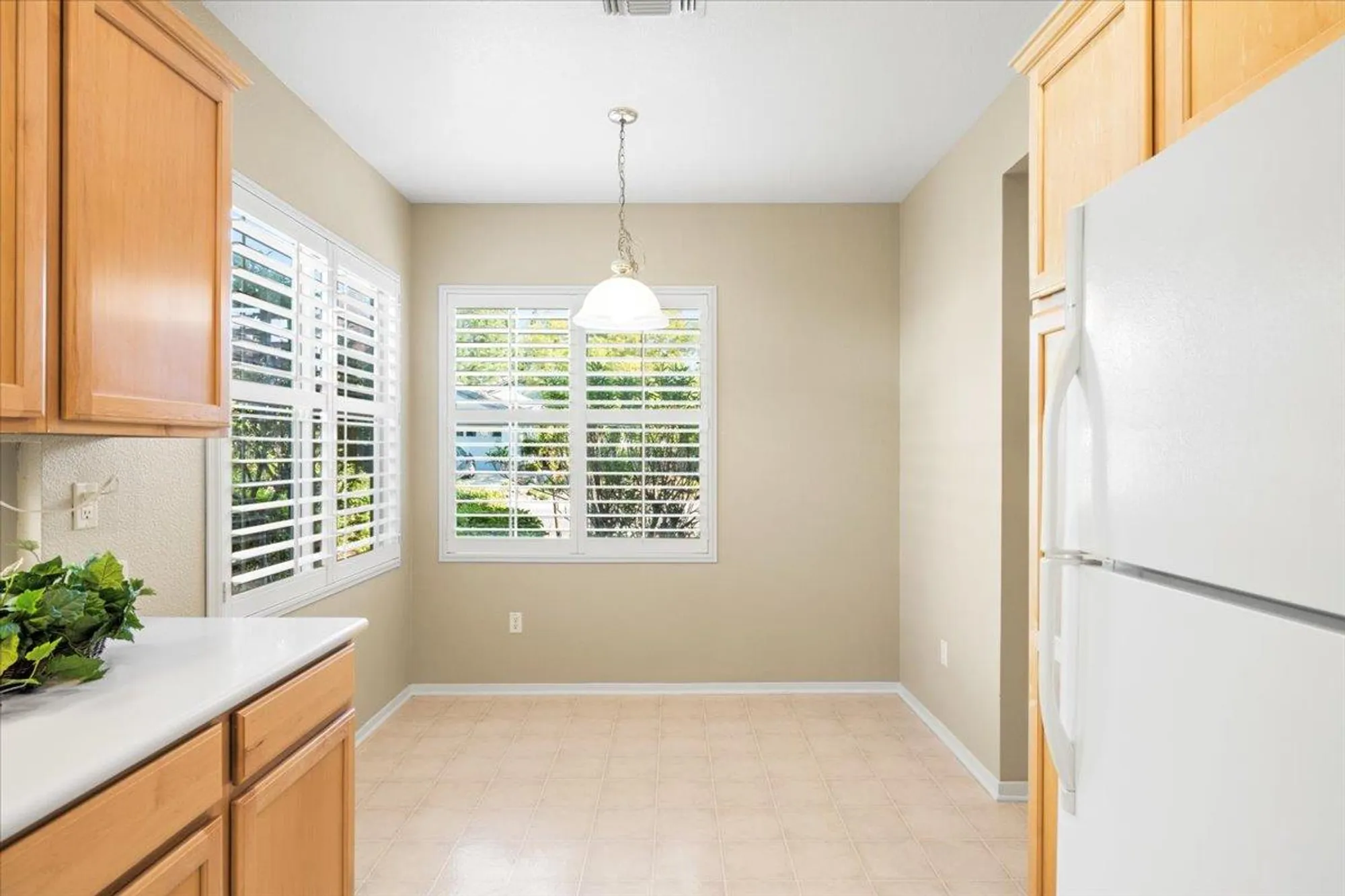 Property Slideshow image 11 of 28 | 2006 gatehouse ln, Lincoln, CA, 95648