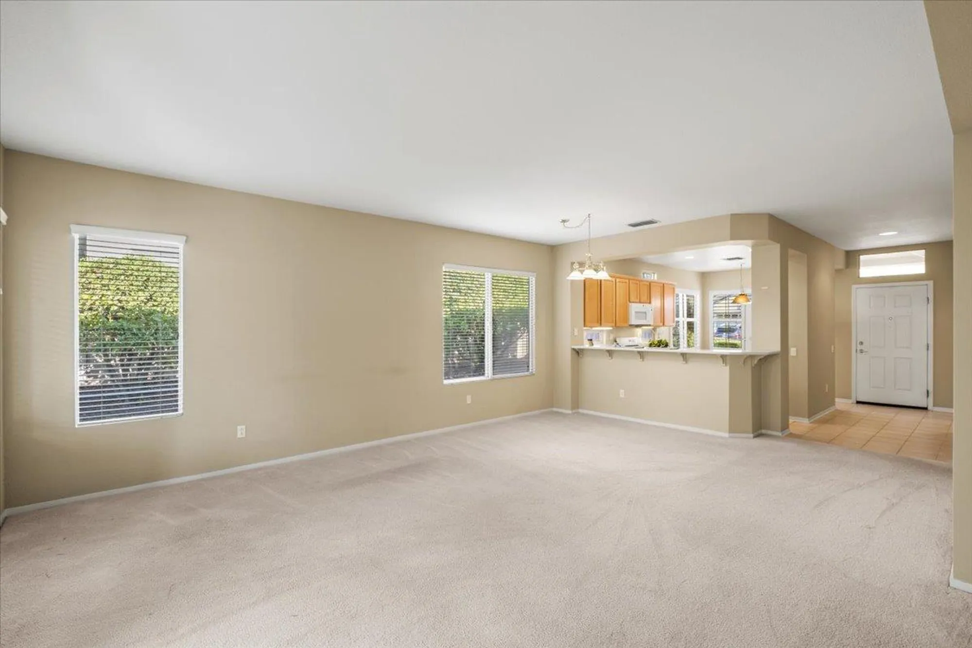 Property Slideshow image 7 of 28 | 2006 gatehouse ln, Lincoln, CA, 95648