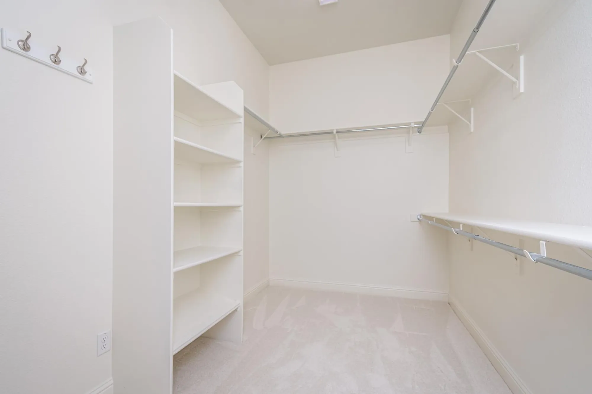 Property Slideshow image 36 of 61 | 2112 arlington dr, Roseville, CA, 95747