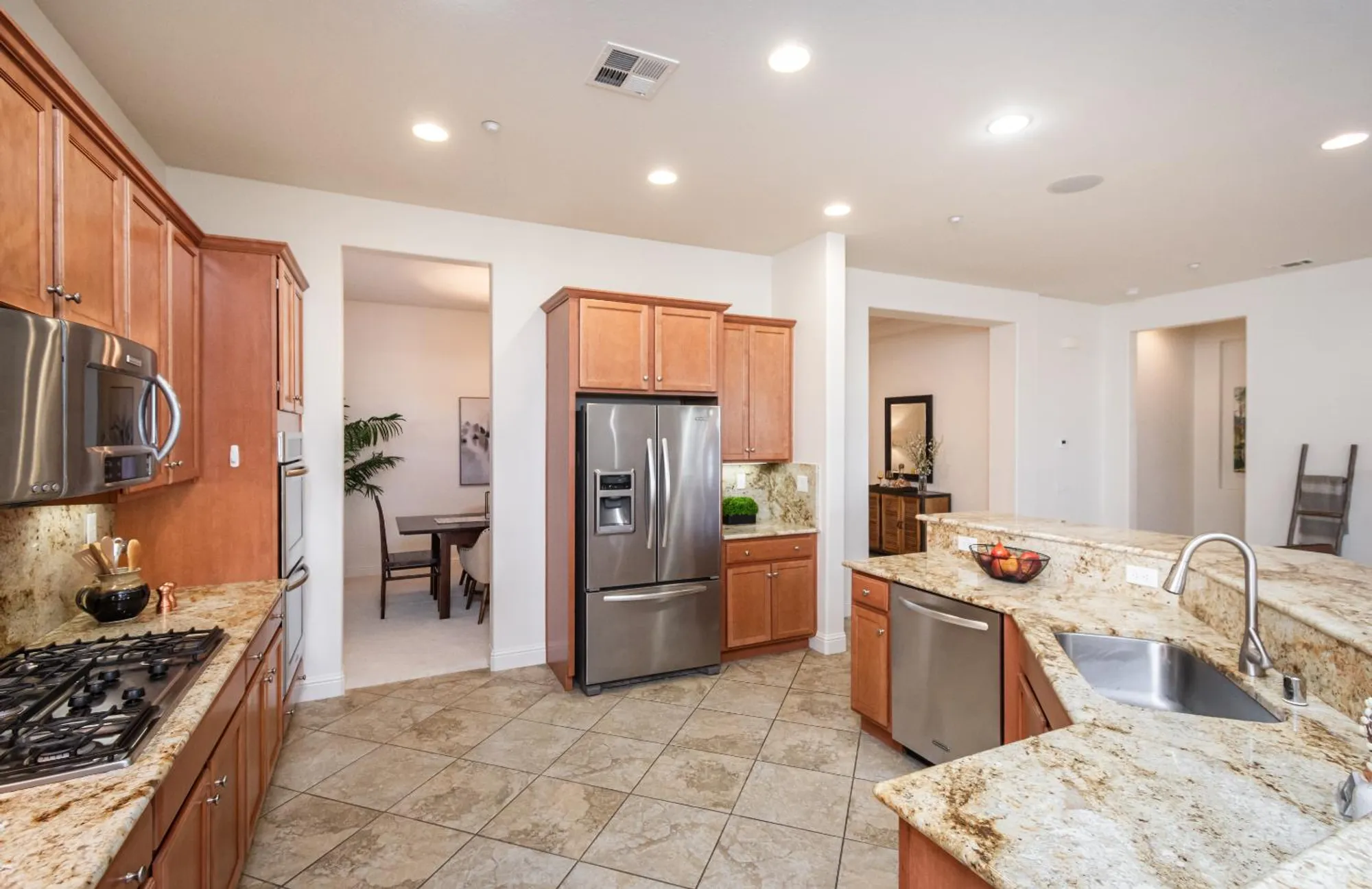 Property Slideshow image 20 of 61 | 2112 arlington dr, Roseville, CA, 95747