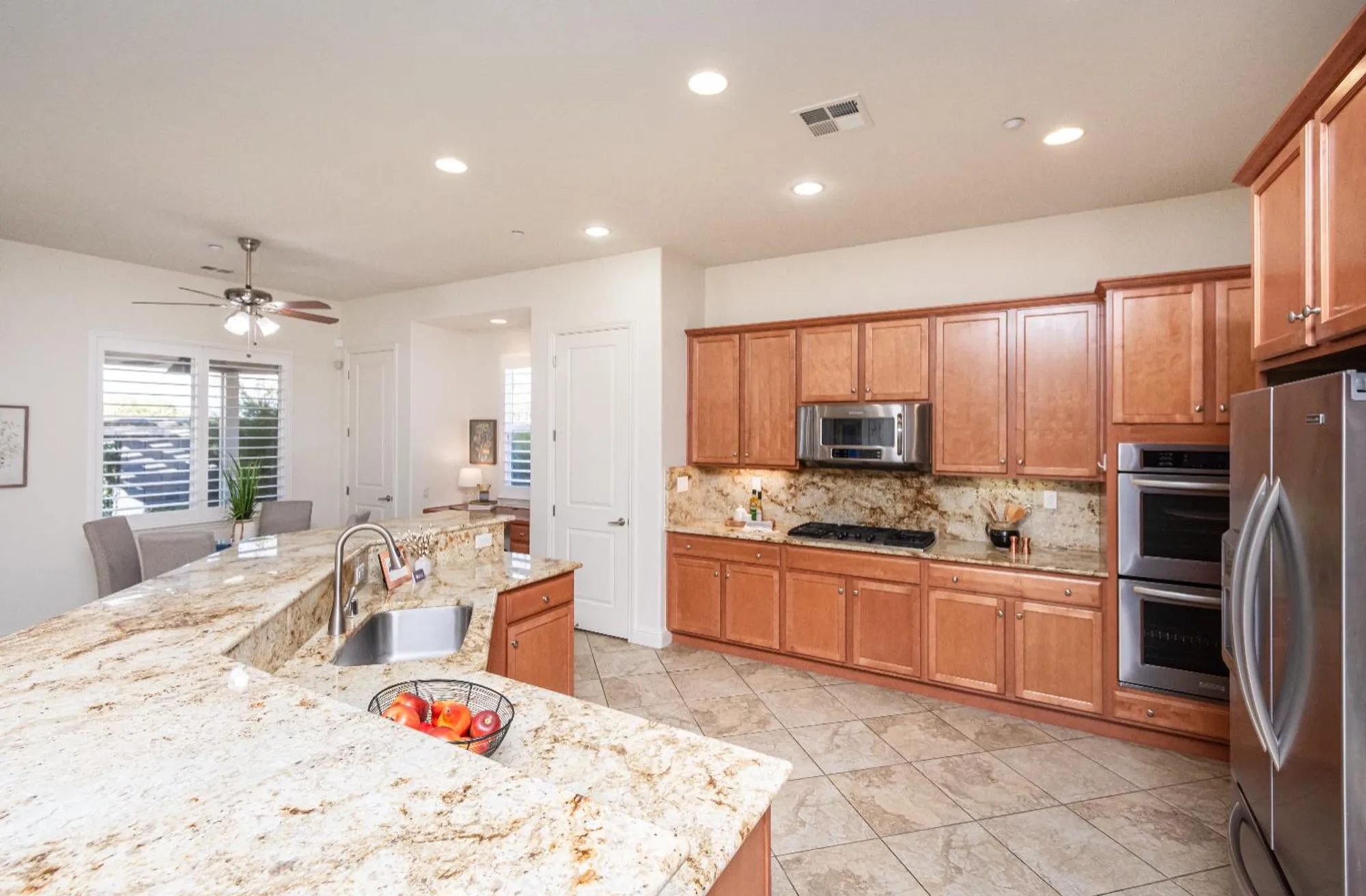 Property Slideshow image 24 of 61 | 2112 arlington dr, Roseville, CA, 95747