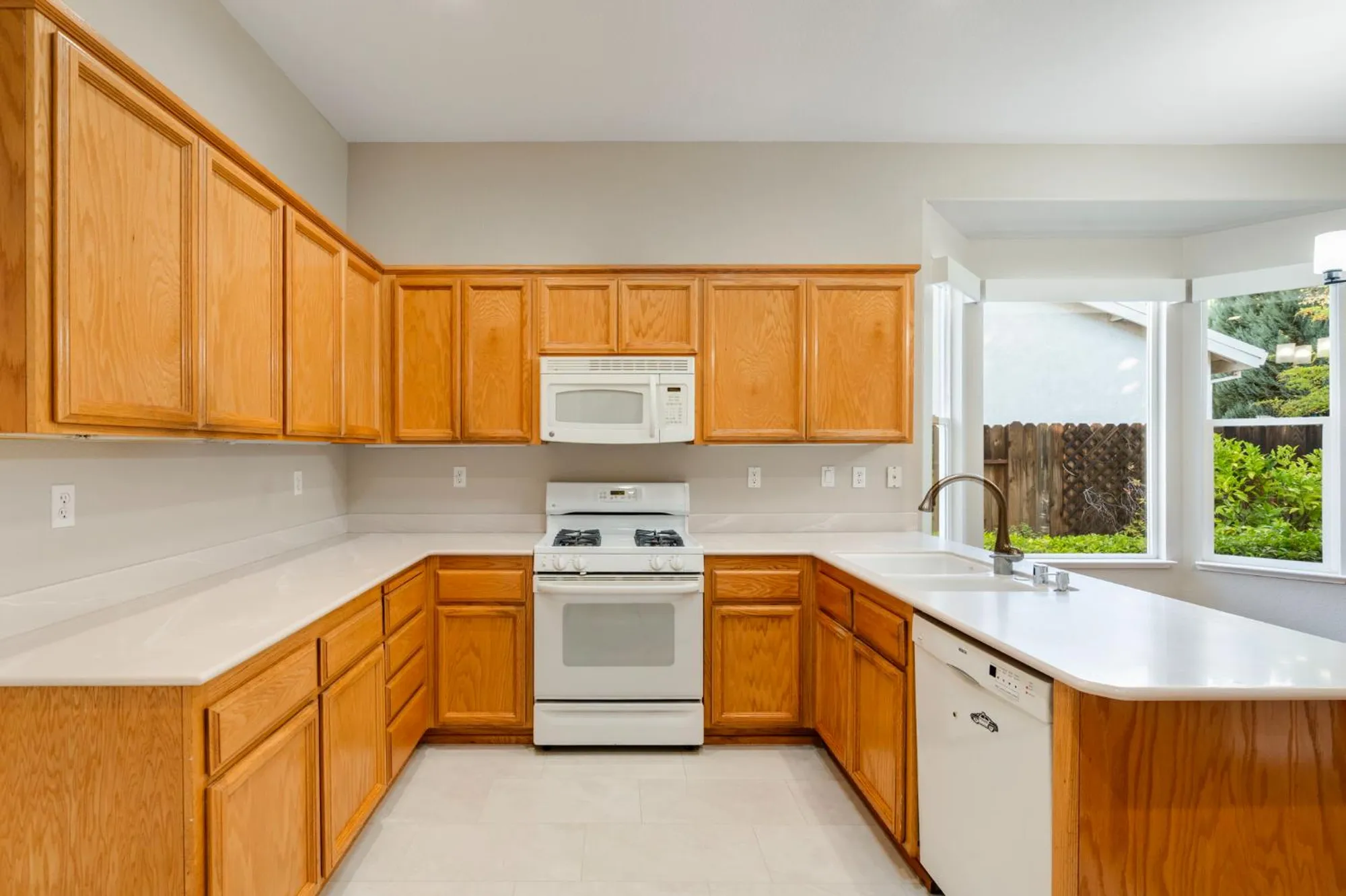 Property Slideshow image 15 of 33 | 4362 newland heights dr, Rocklin, CA, 95765