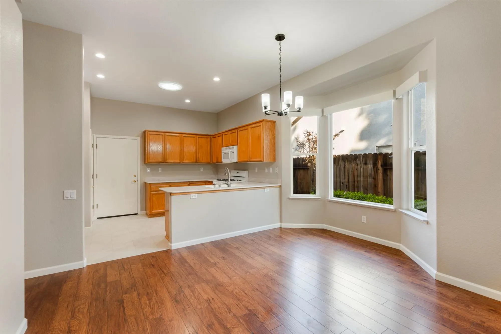 Property Slideshow image 13 of 33 | 4362 newland heights dr, Rocklin, CA, 95765