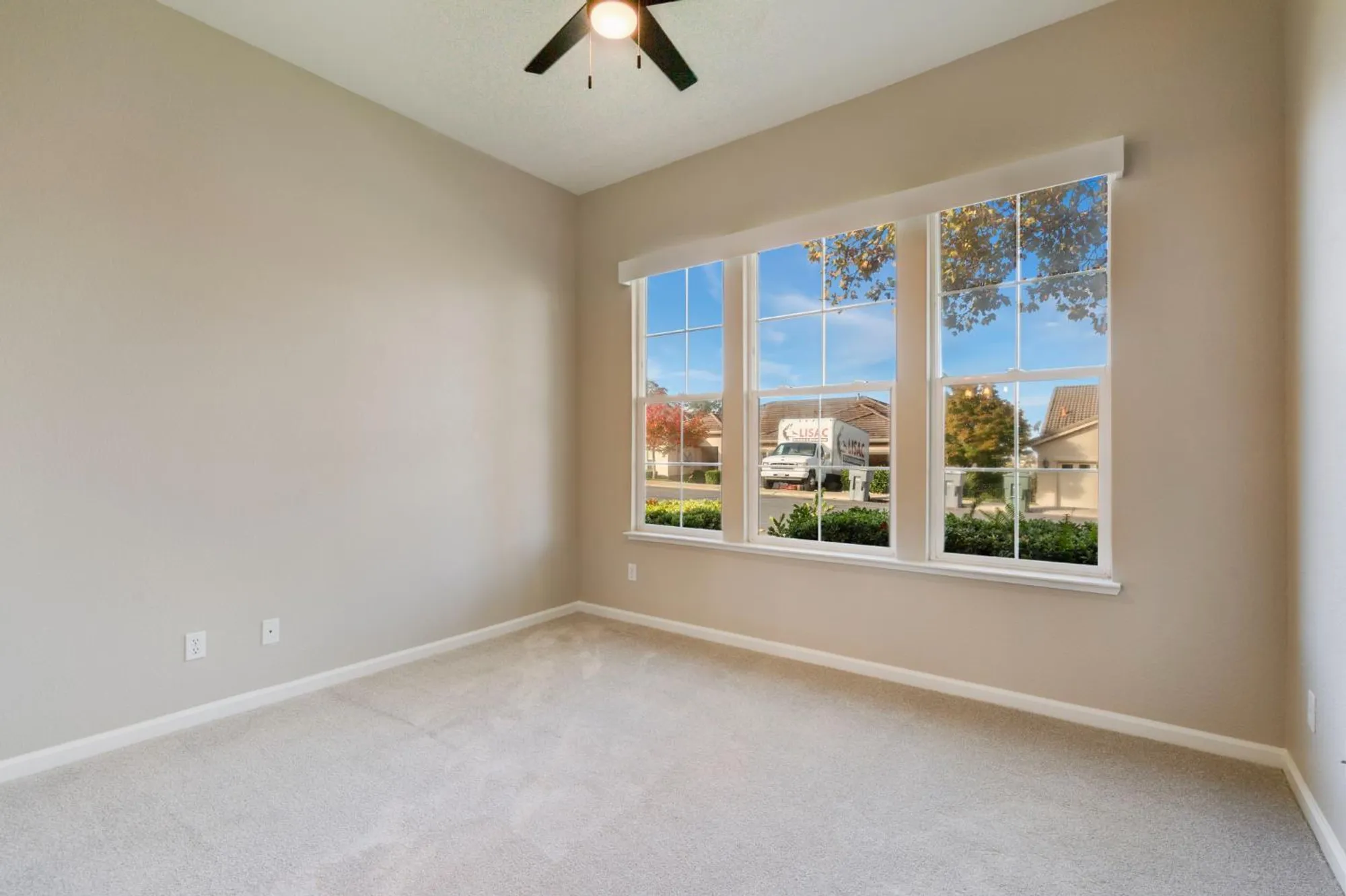 Property Slideshow image 23 of 33 | 4362 newland heights dr, Rocklin, CA, 95765
