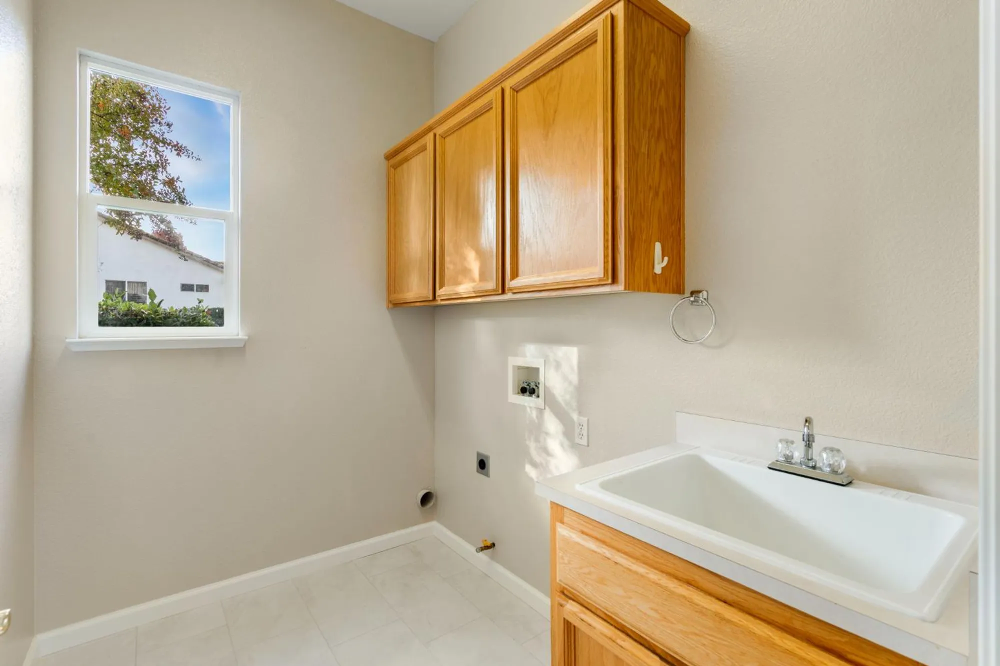 Property Slideshow image 26 of 33 | 4362 newland heights dr, Rocklin, CA, 95765