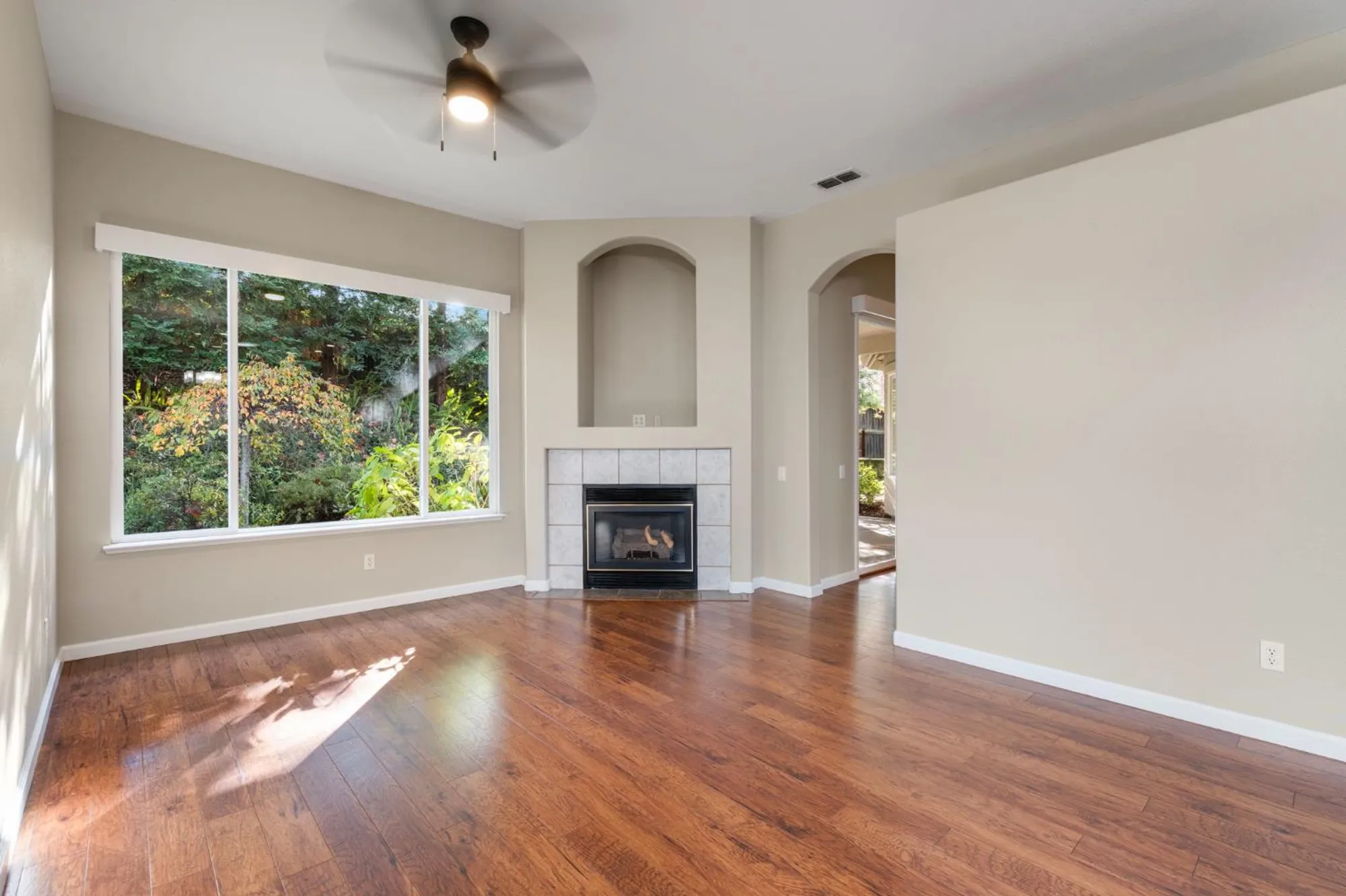 Property Slideshow image 10 of 33 | 4362 newland heights dr, Rocklin, CA, 95765