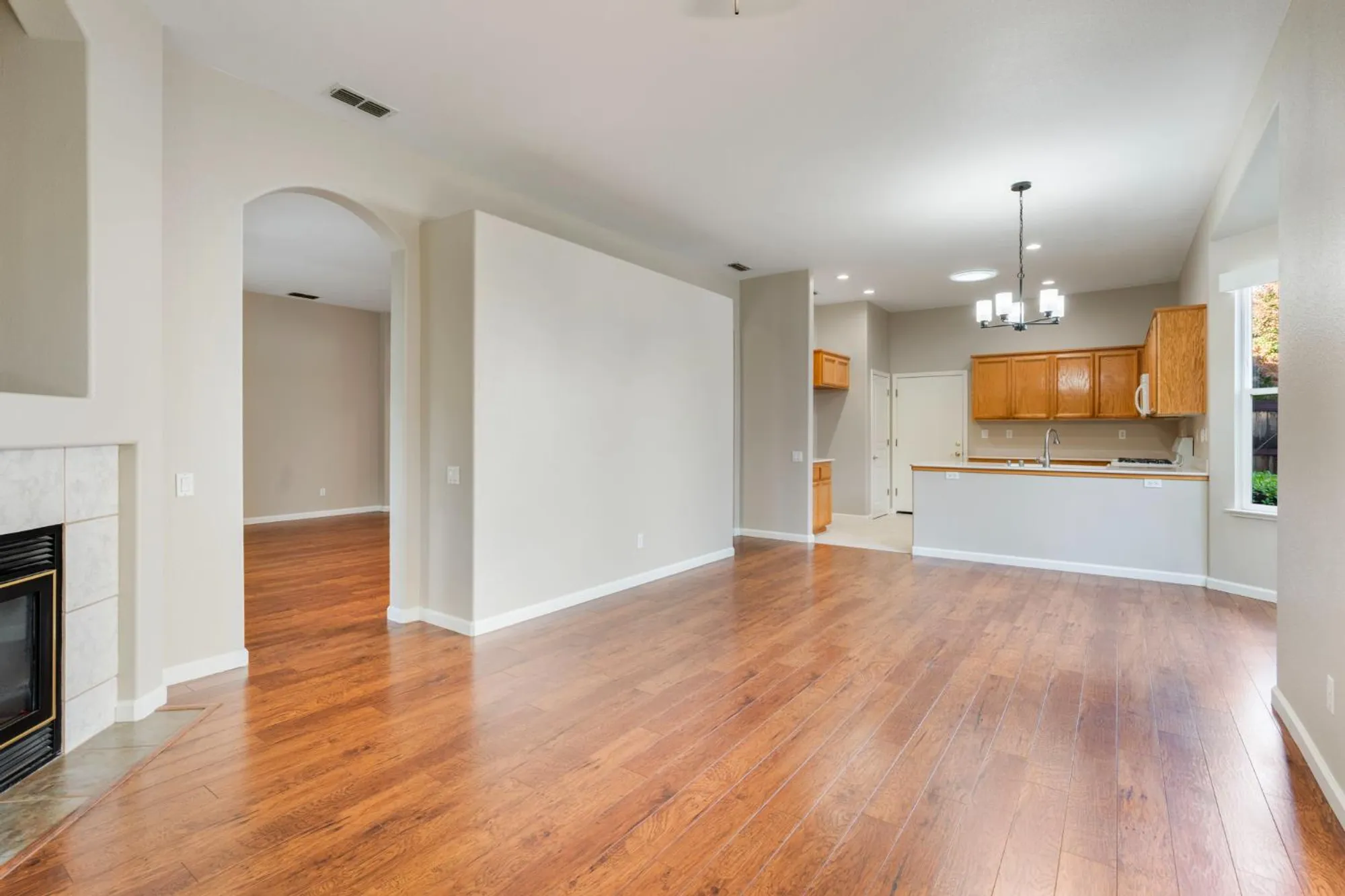 Property Slideshow image 12 of 33 | 4362 newland heights dr, Rocklin, CA, 95765