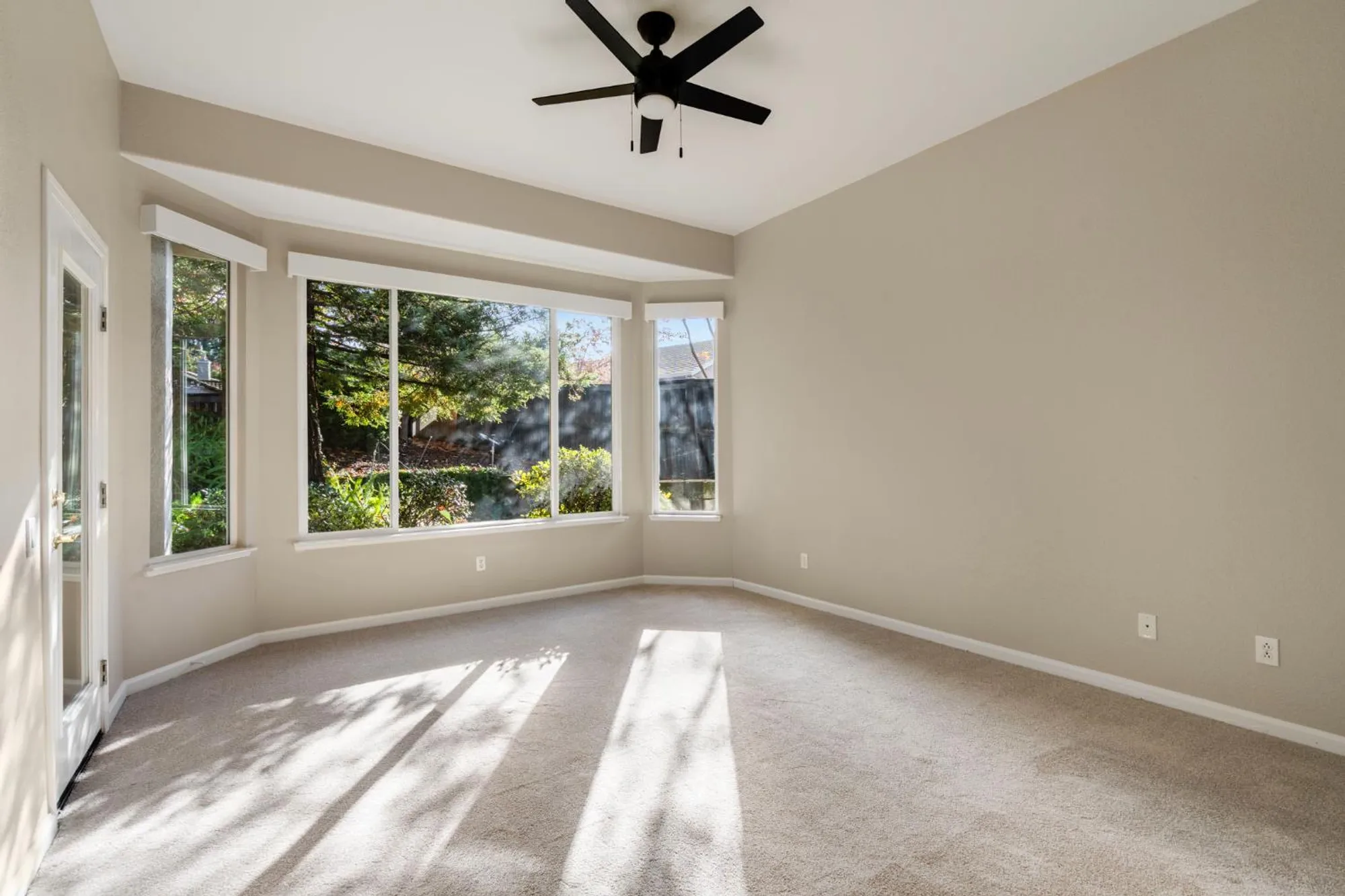 Property Slideshow image 17 of 33 | 4362 newland heights dr, Rocklin, CA, 95765