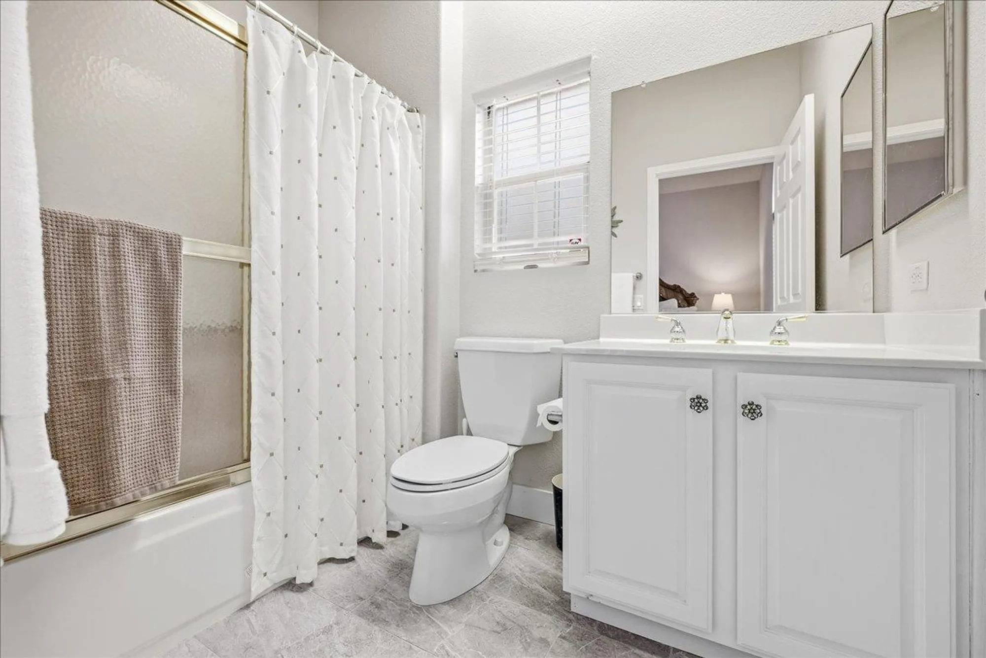 Property Slideshow image 23 of 28 | 4305 enchanted cir, Roseville, CA, 95747