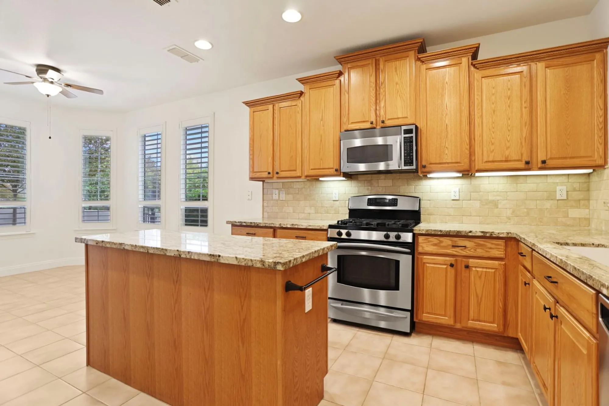 Property Slideshow image 8 of 41 | 2685 san marin ln, Sacramento, CA, 95835