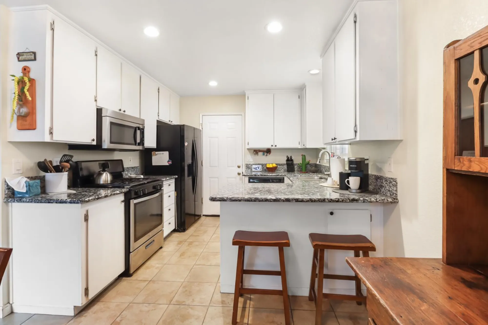 Property Slideshow image 10 of 27 | 7414 sun point ln, Sacramento, CA, 95828