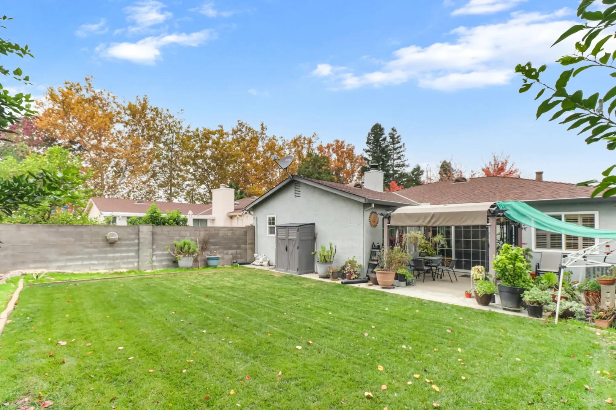 Property Slideshow image 21 of 27 | 7414 sun point ln, Sacramento, CA, 95828