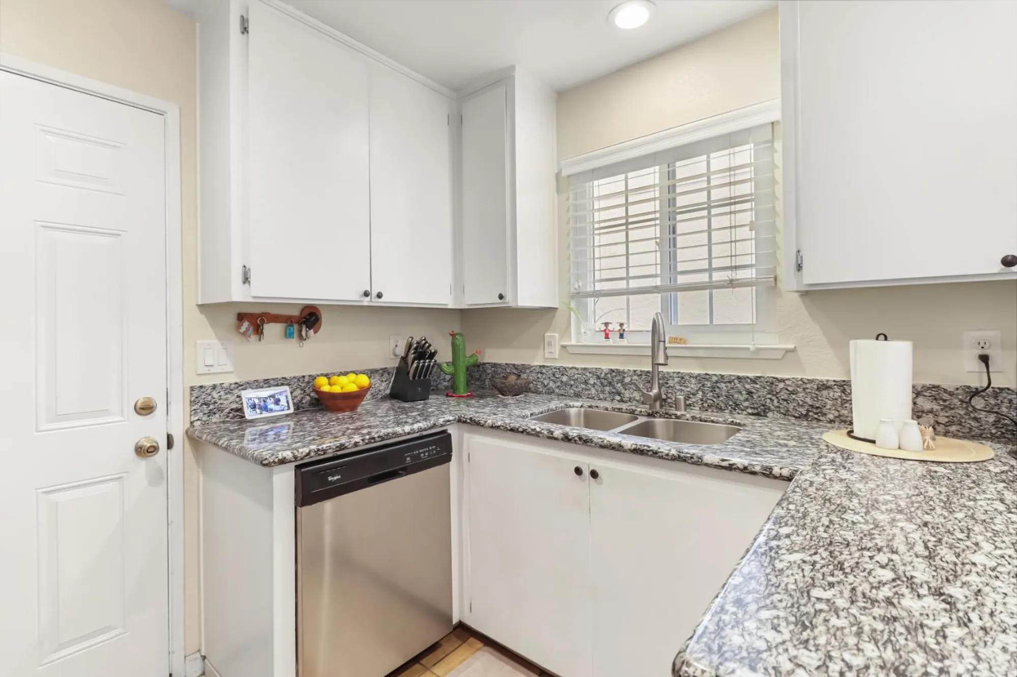 Property Slideshow image 12 of 27 | 7414 sun point ln, Sacramento, CA, 95828