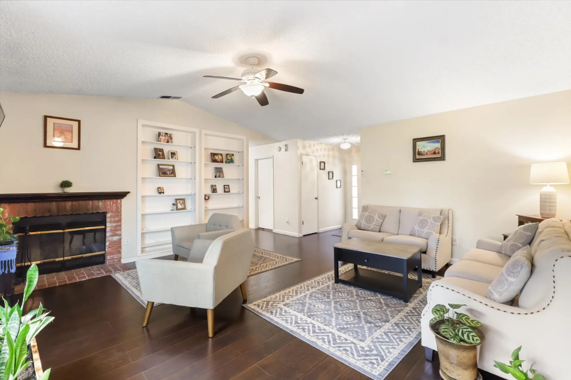 Property Slideshow image 4 of 27 | 7414 sun point ln, Sacramento, CA, 95828