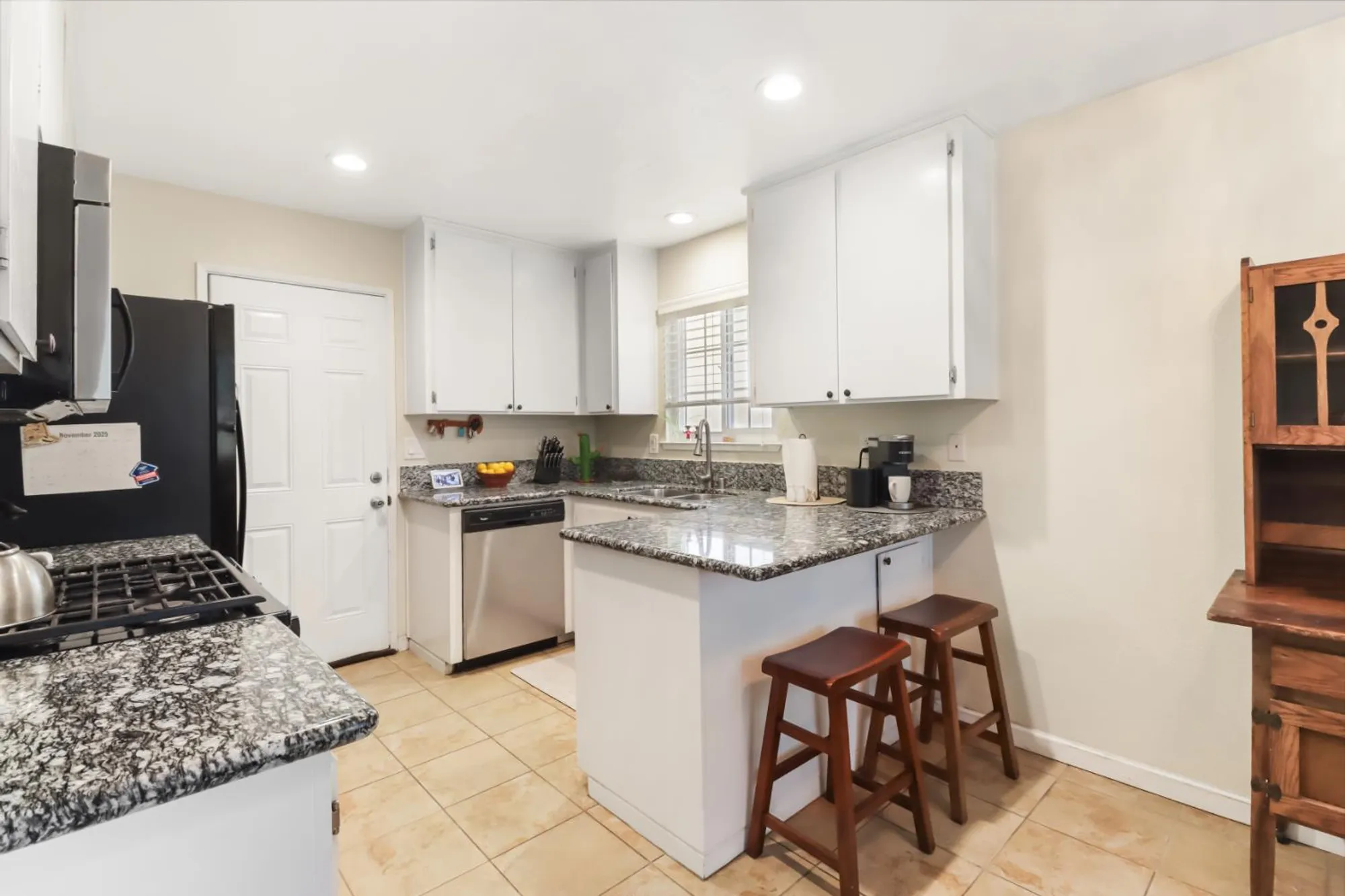 Property Slideshow image 11 of 27 | 7414 sun point ln, Sacramento, CA, 95828