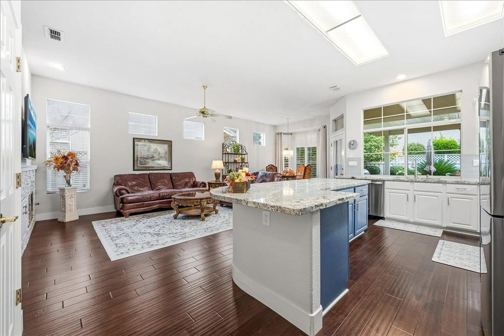 Property Slideshow image 12 of 28 | 4305 enchanted cir, Roseville, CA, 95747