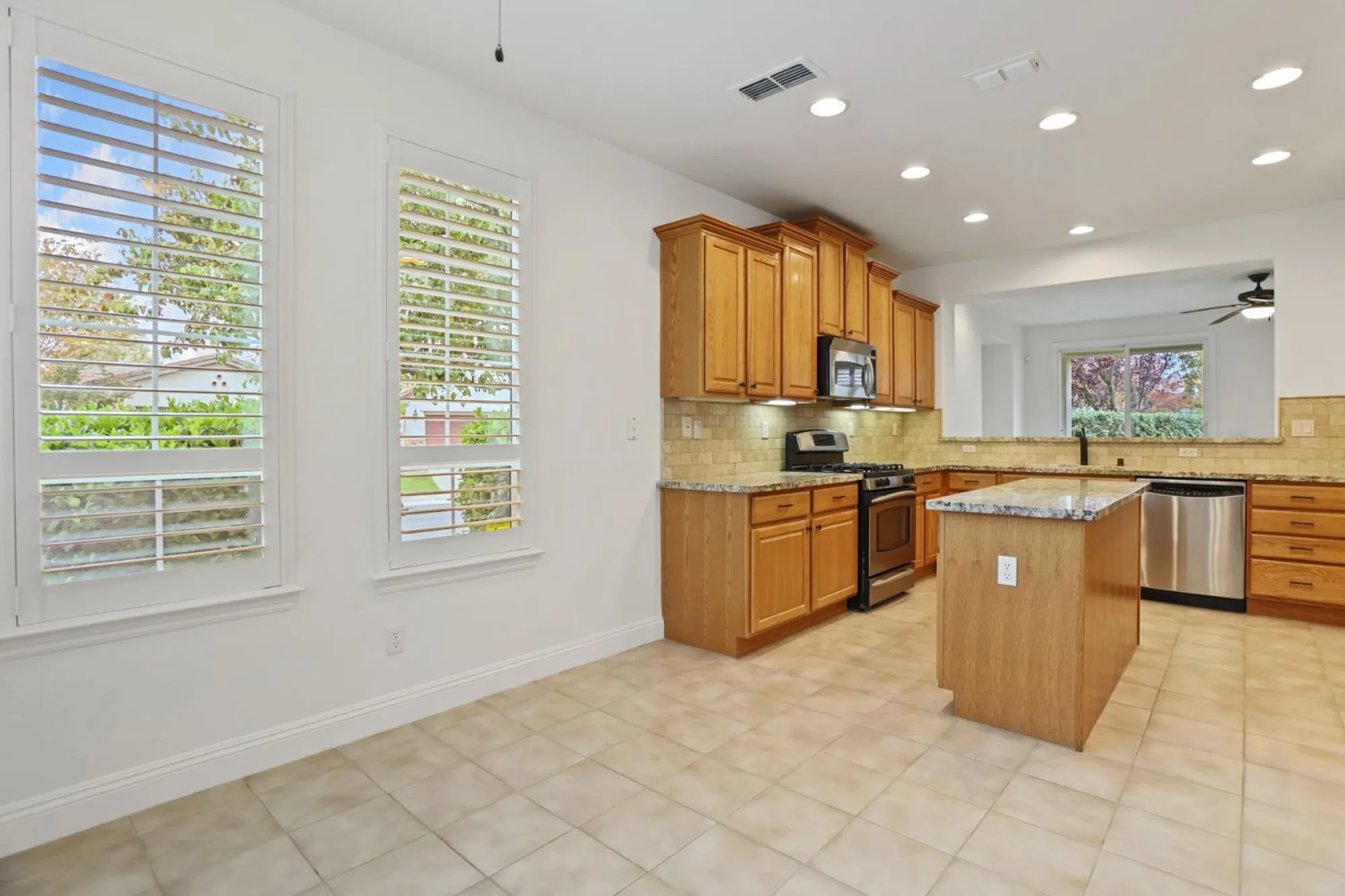 Property Slideshow image 15 of 41 | 2685 san marin ln, Sacramento, CA, 95835