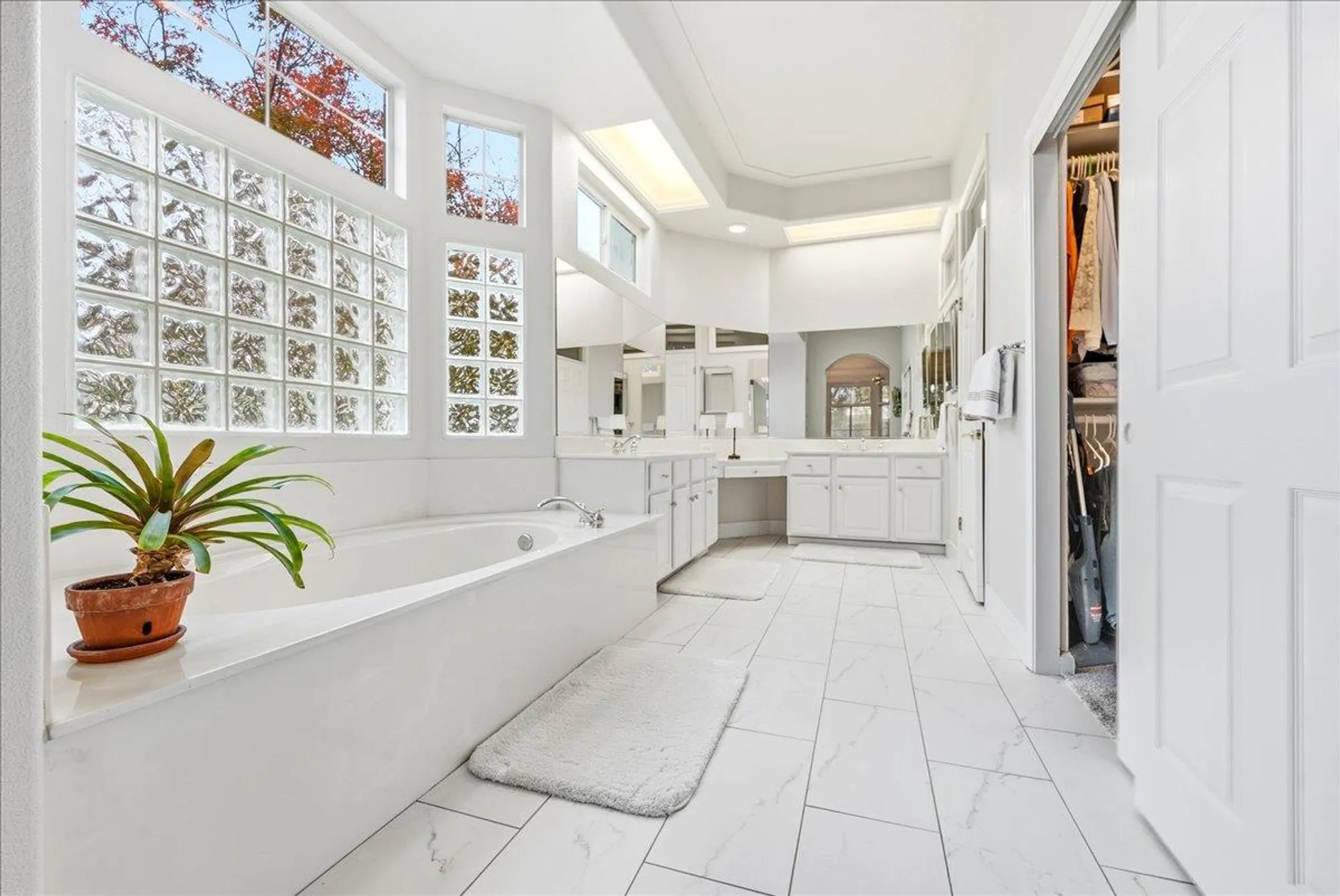 Property Slideshow image 21 of 28 | 4305 enchanted cir, Roseville, CA, 95747