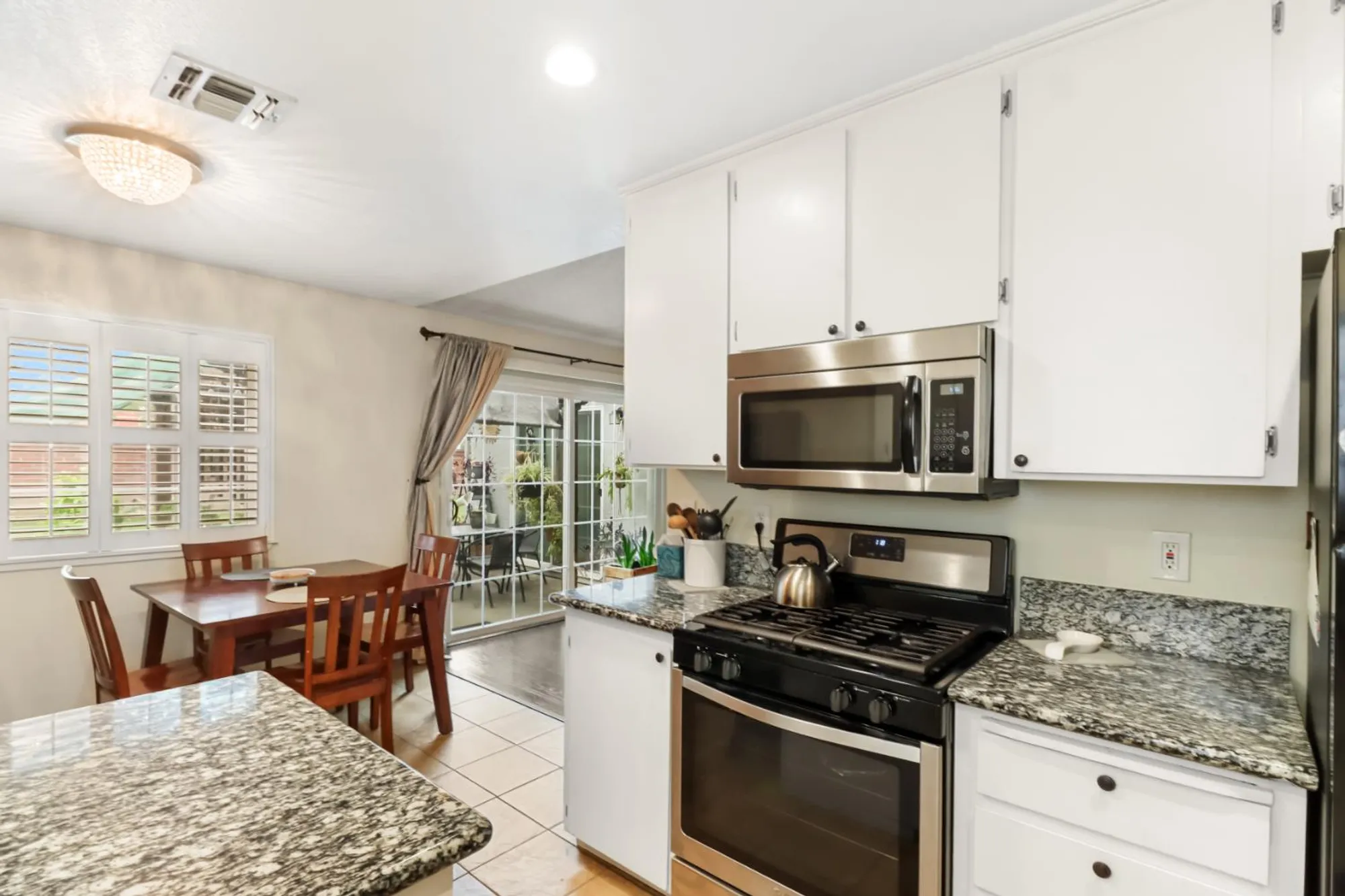 Property Slideshow image 13 of 27 | 7414 sun point ln, Sacramento, CA, 95828