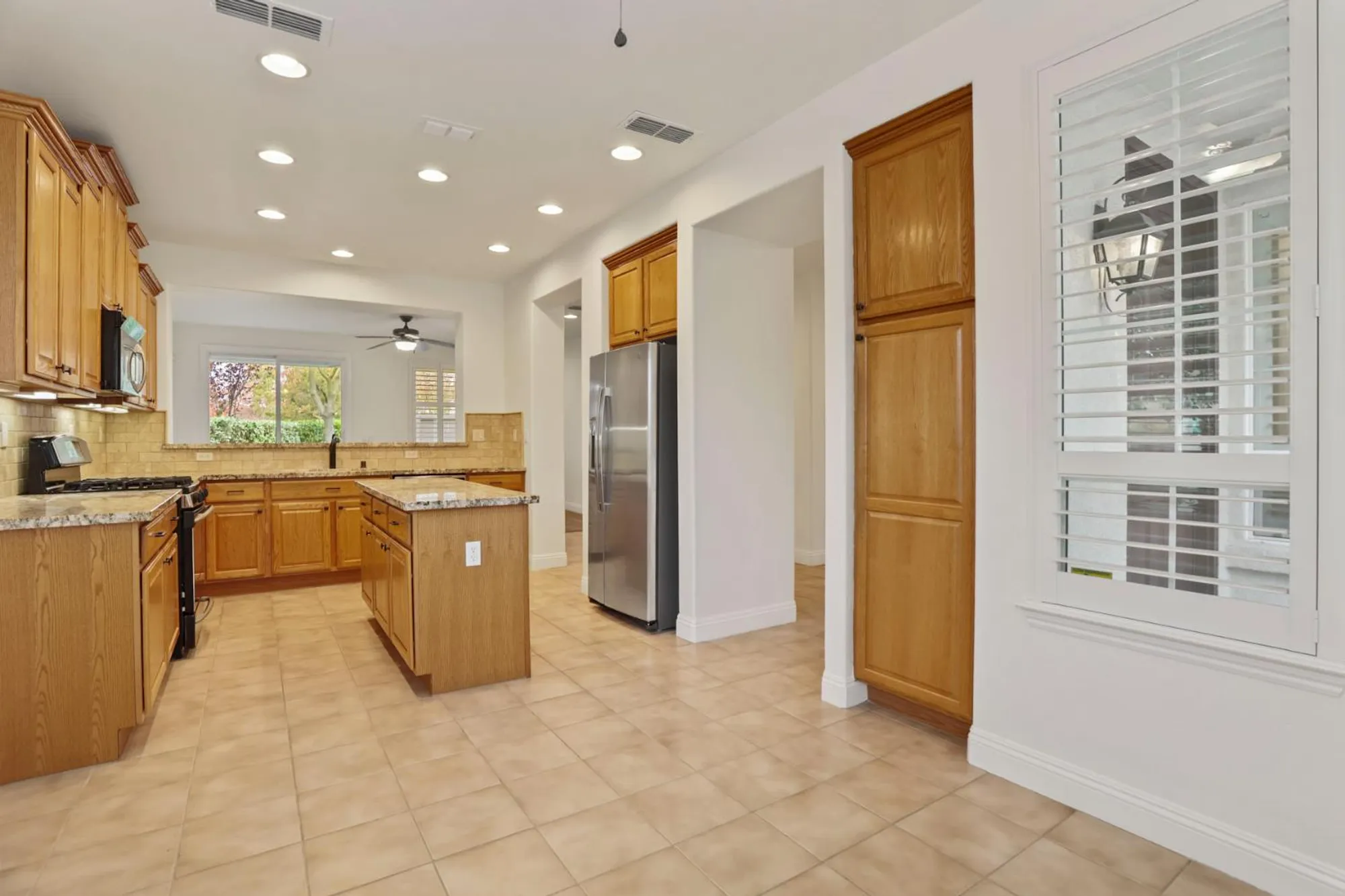 Property Slideshow image 14 of 41 | 2685 san marin ln, Sacramento, CA, 95835