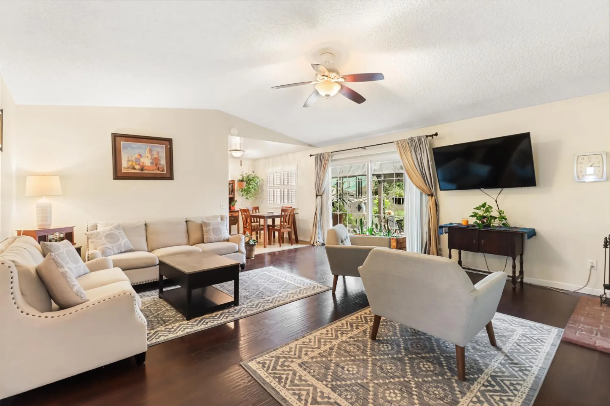 Property Slideshow image 6 of 27 | 7414 sun point ln, Sacramento, CA, 95828