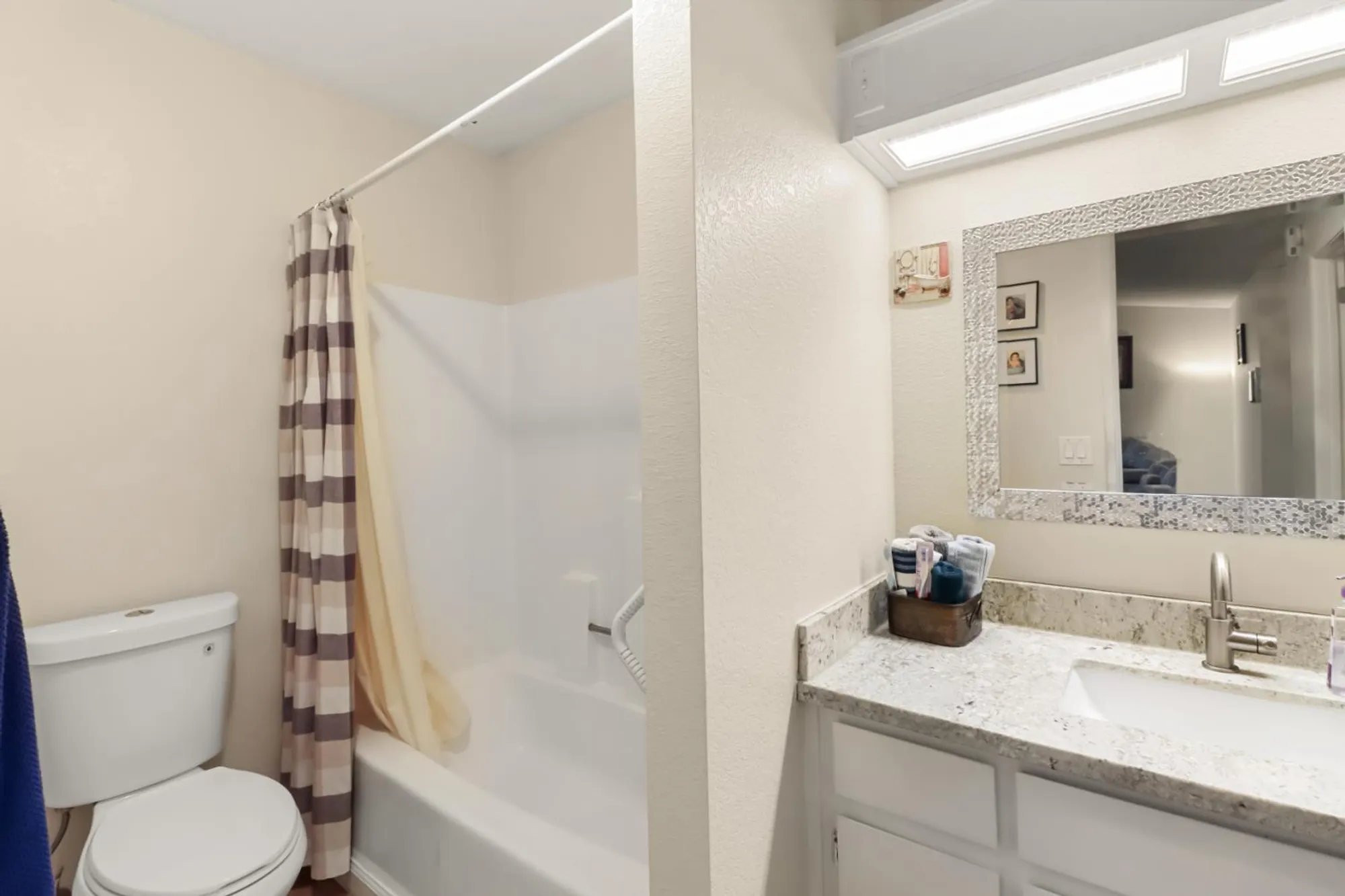 Property Slideshow image 19 of 27 | 7414 sun point ln, Sacramento, CA, 95828