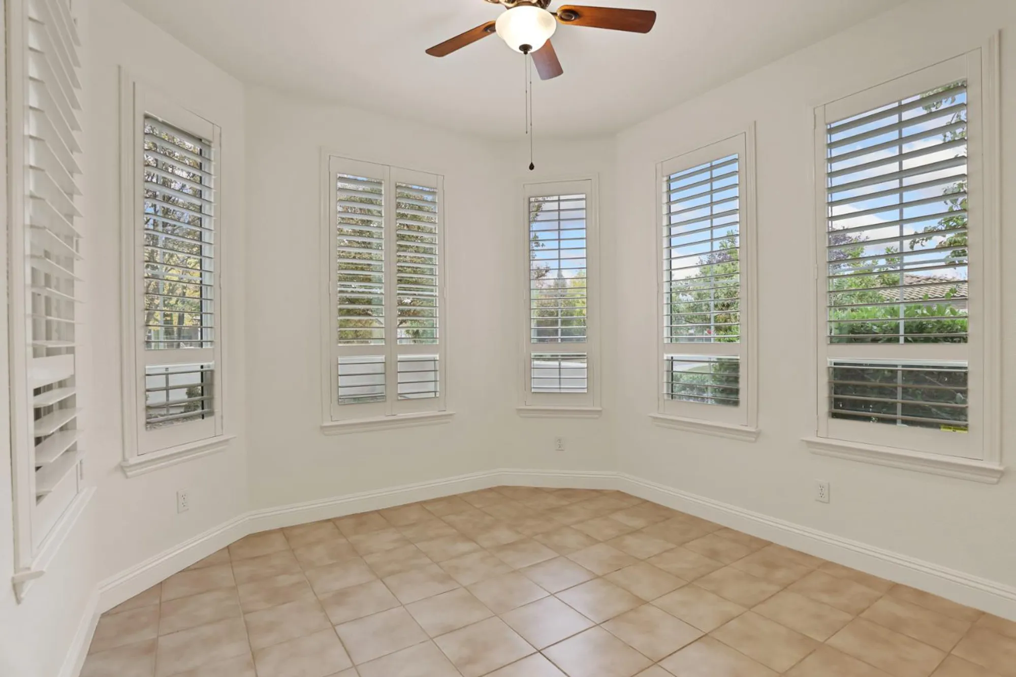 Property Slideshow image 13 of 41 | 2685 san marin ln, Sacramento, CA, 95835