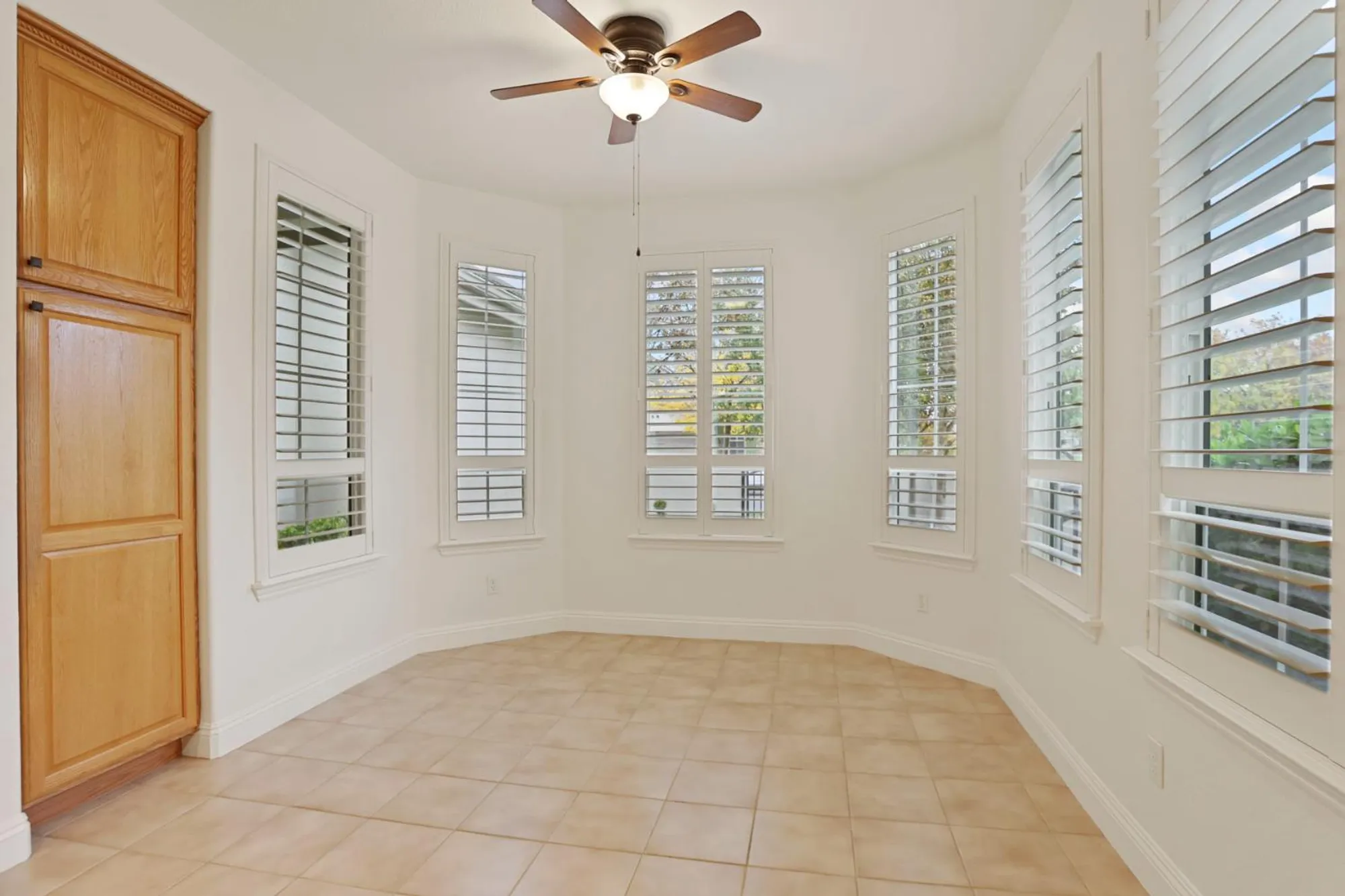 Property Slideshow image 12 of 41 | 2685 san marin ln, Sacramento, CA, 95835