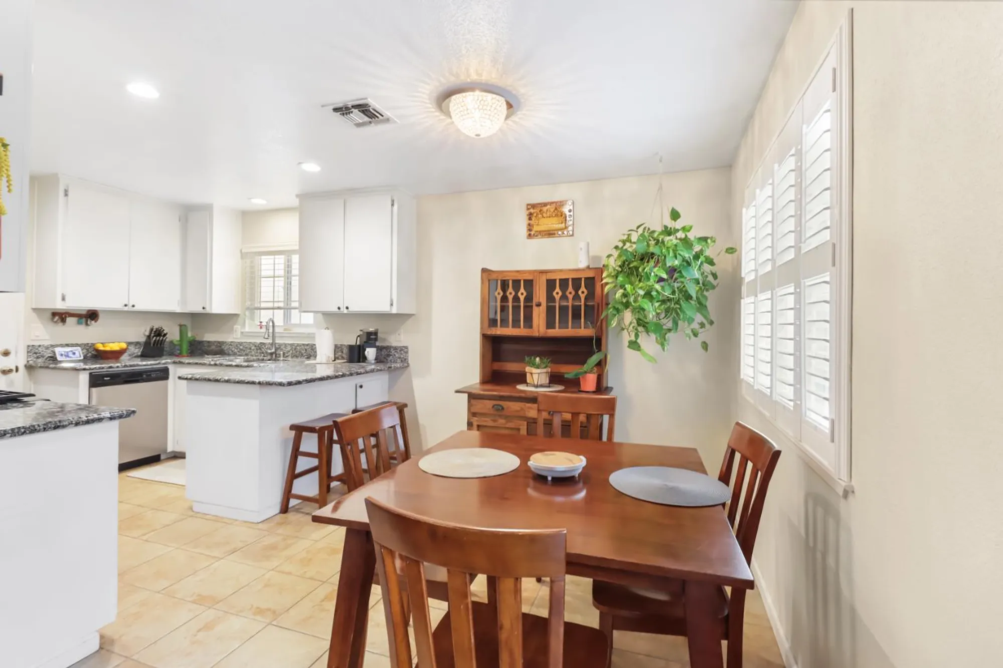 Property Slideshow image 8 of 27 | 7414 sun point ln, Sacramento, CA, 95828