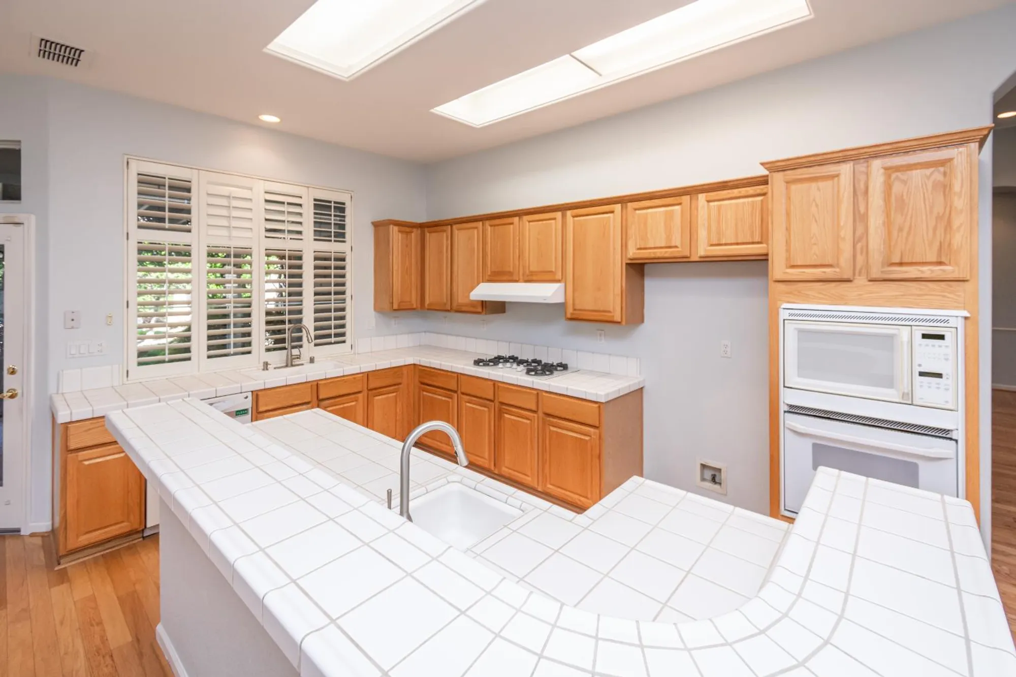 Property Slideshow image 29 of 69 | 300 roundhill ct, Roseville, CA, 95747