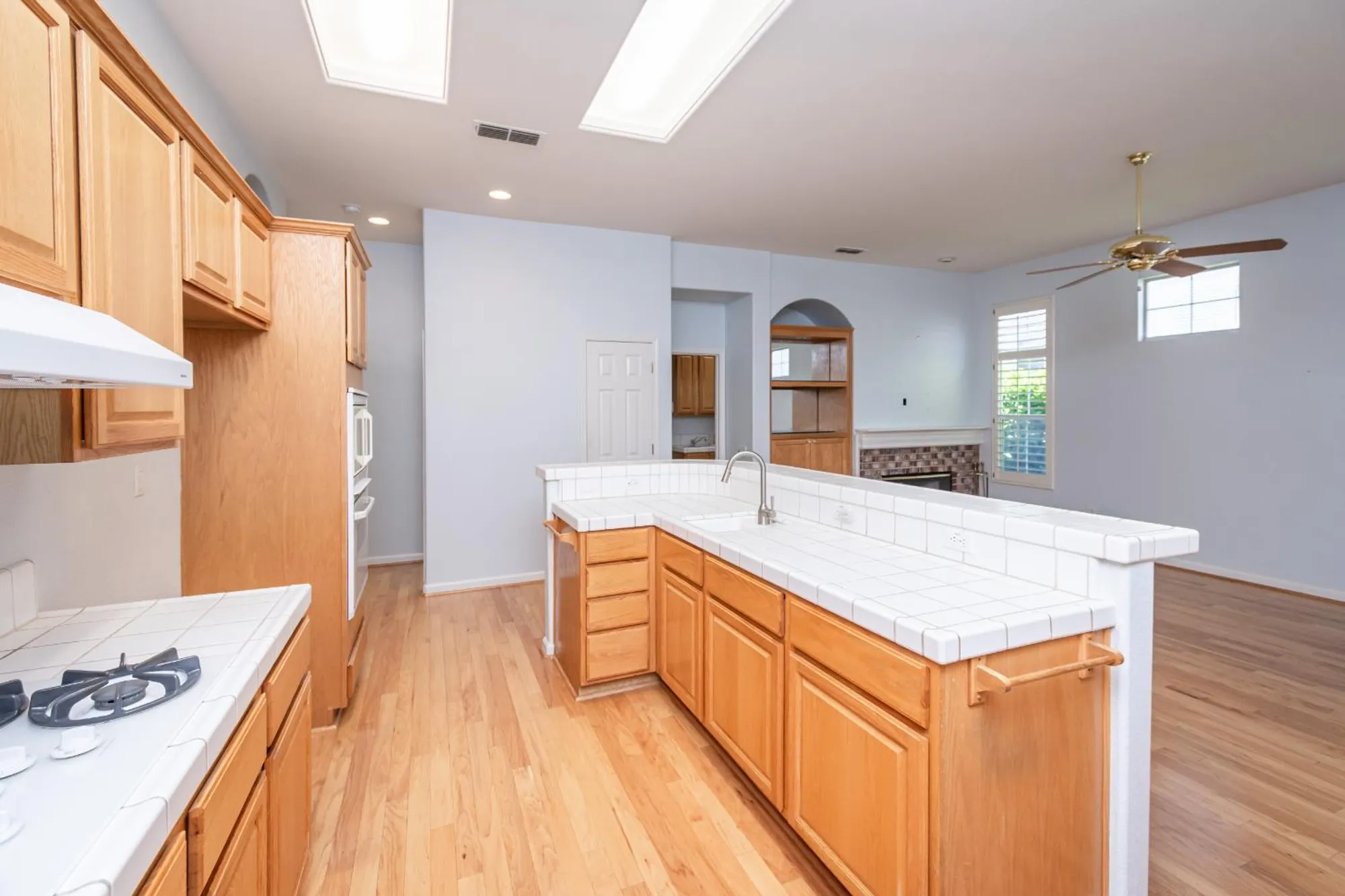 Property Slideshow image 23 of 69 | 300 roundhill ct, Roseville, CA, 95747