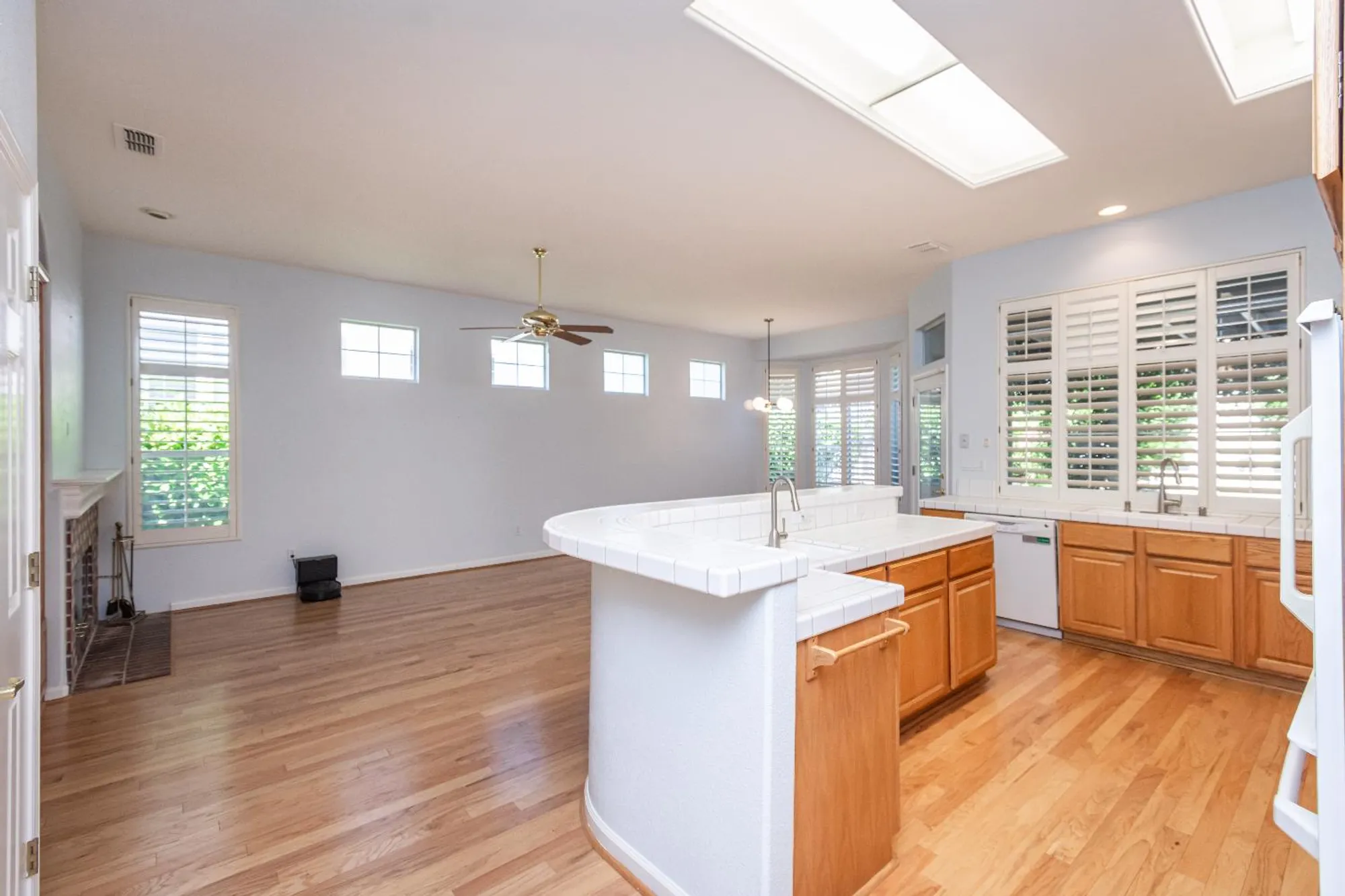 Property Slideshow image 18 of 69 | 300 roundhill ct, Roseville, CA, 95747