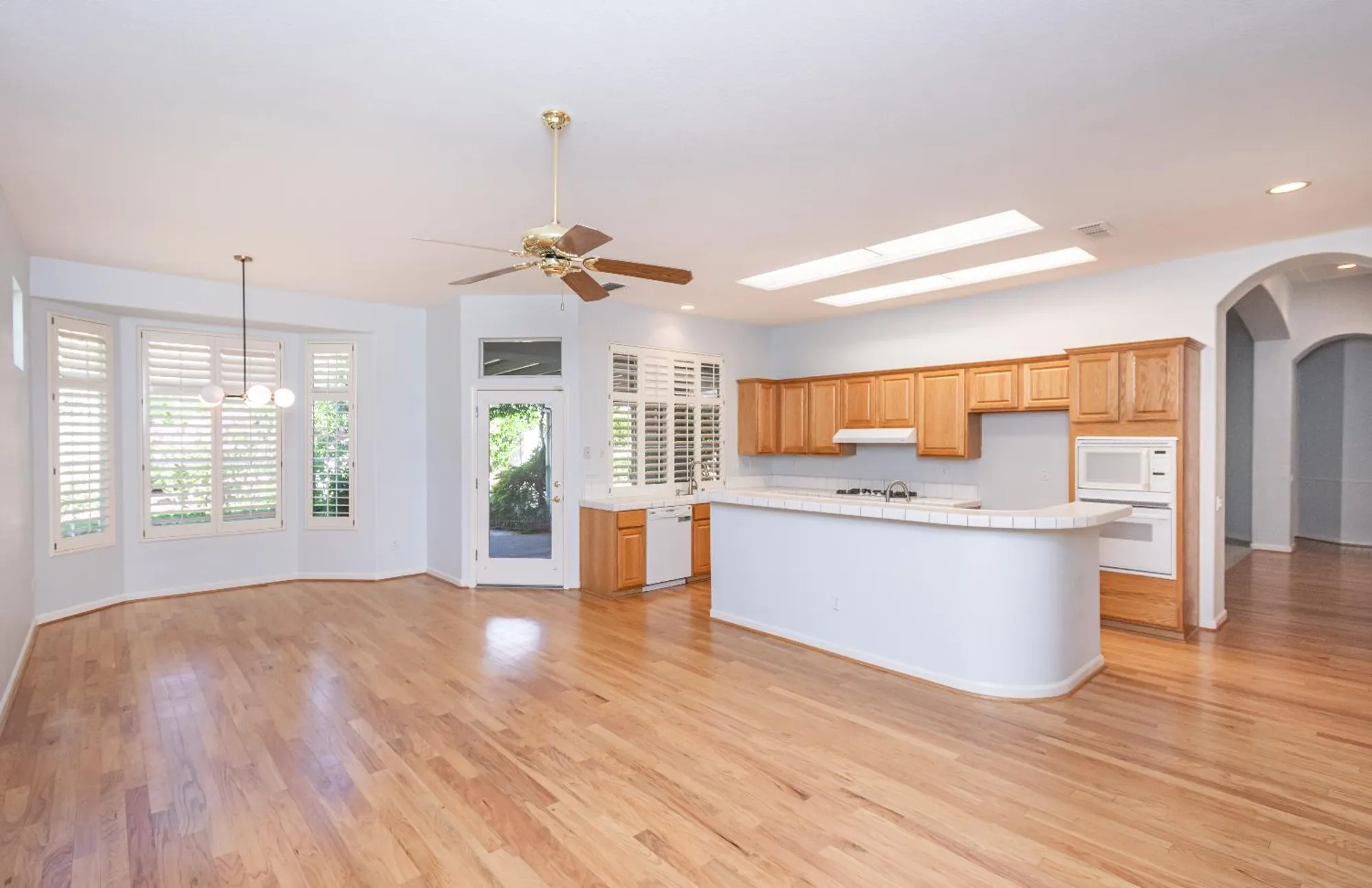 Property Slideshow image 32 of 69 | 300 roundhill ct, Roseville, CA, 95747