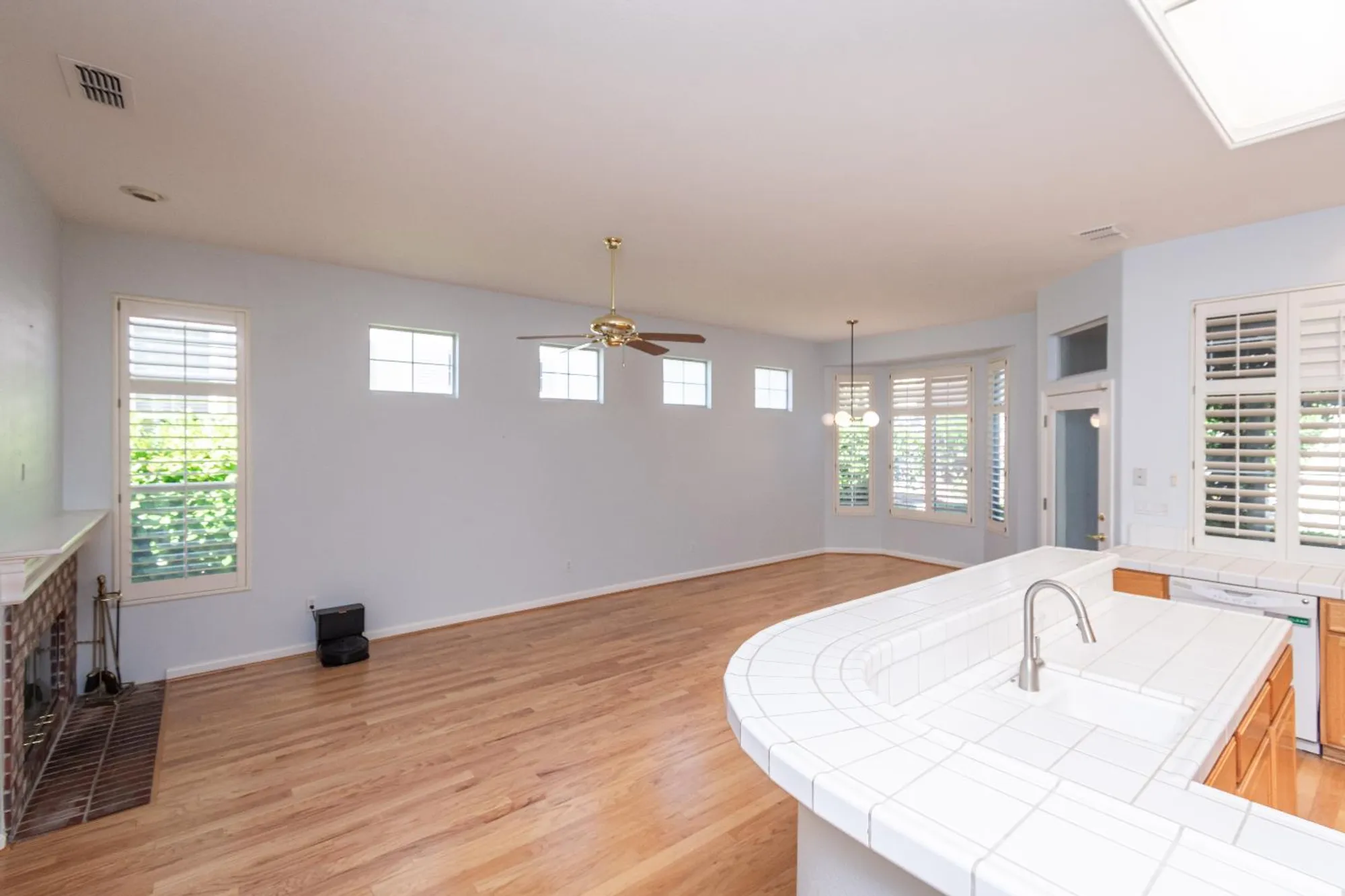 Property Slideshow image 31 of 69 | 300 roundhill ct, Roseville, CA, 95747