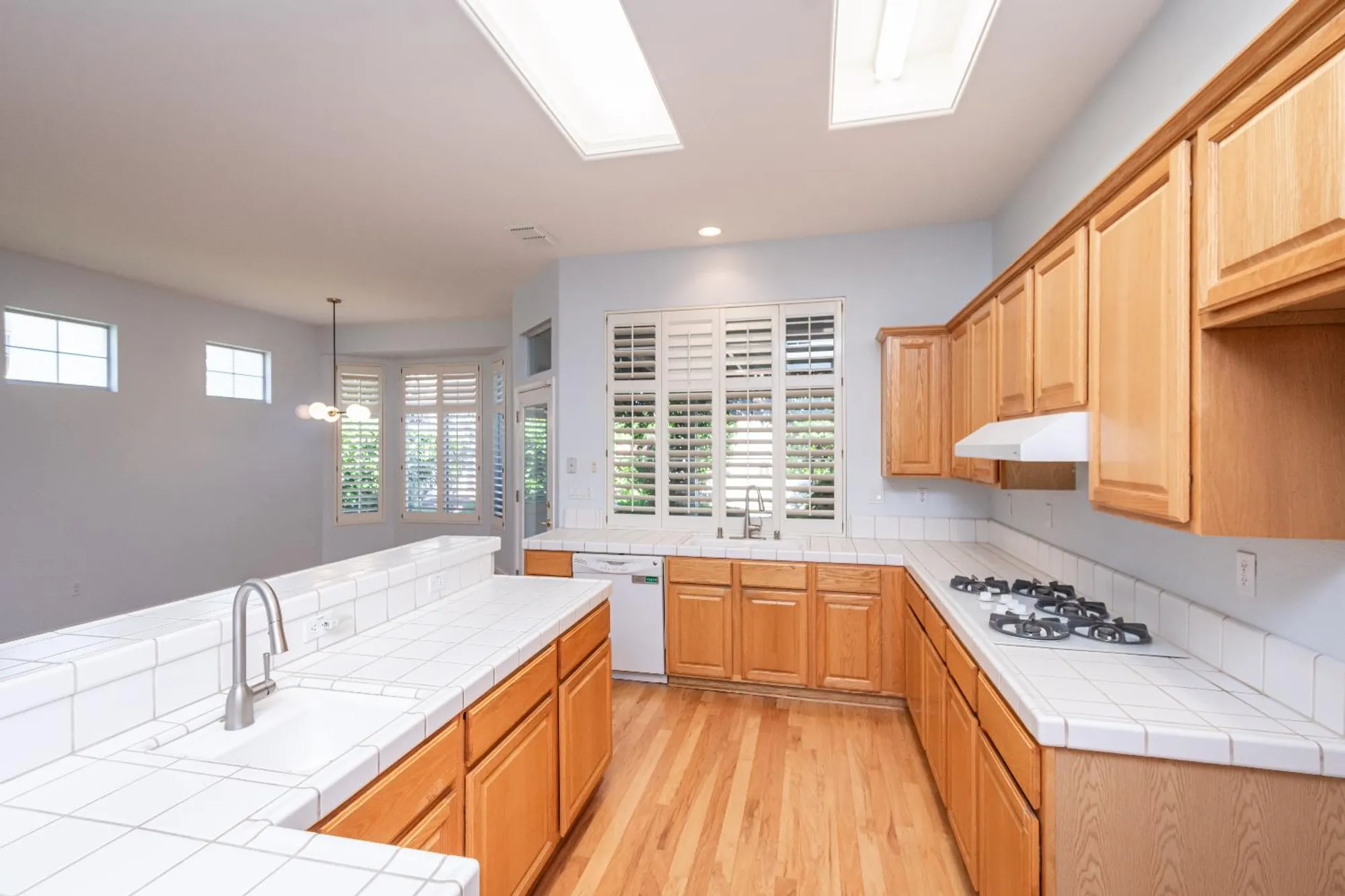 Property Slideshow image 20 of 69 | 300 roundhill ct, Roseville, CA, 95747