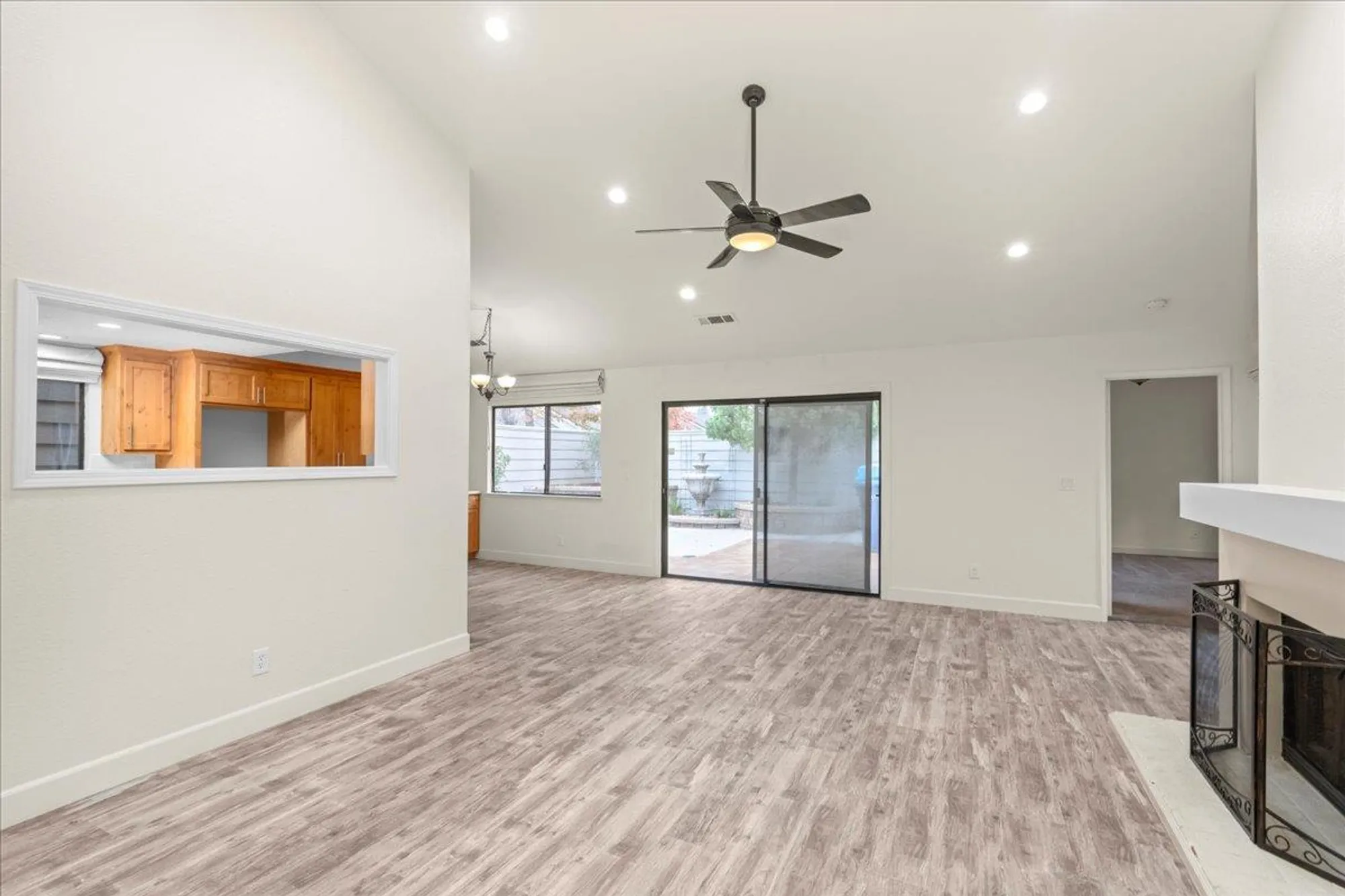 Property Slideshow image 8 of 23 | 3600 thomas more way, Modesto, CA, 95356