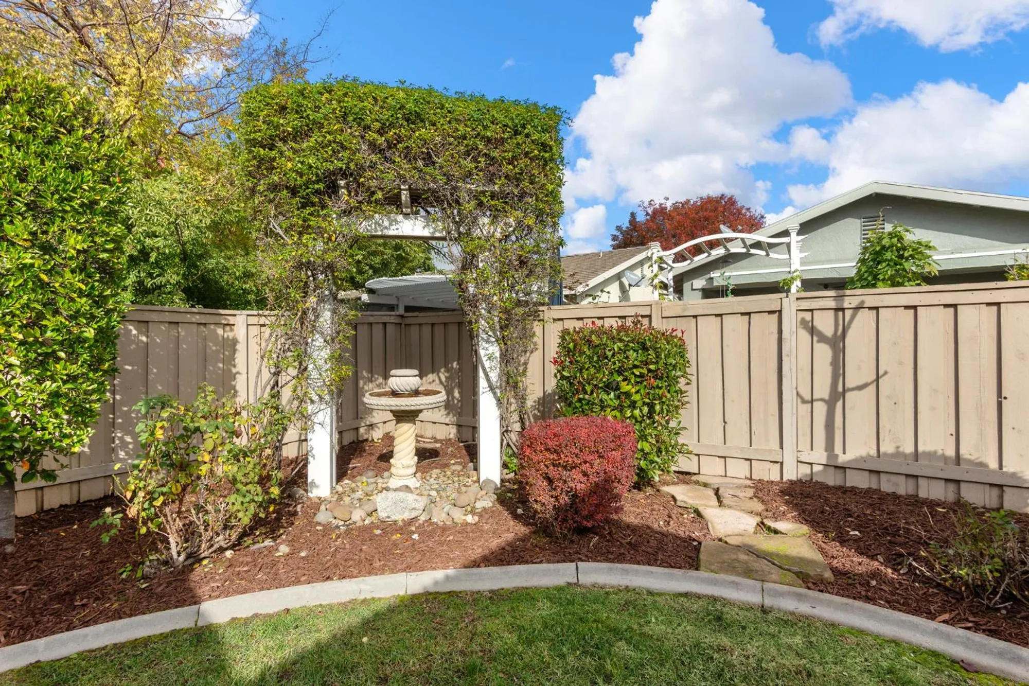 Property Slideshow image 31 of 33 | 649 wagon wheel ln, Lincoln, CA, 95648