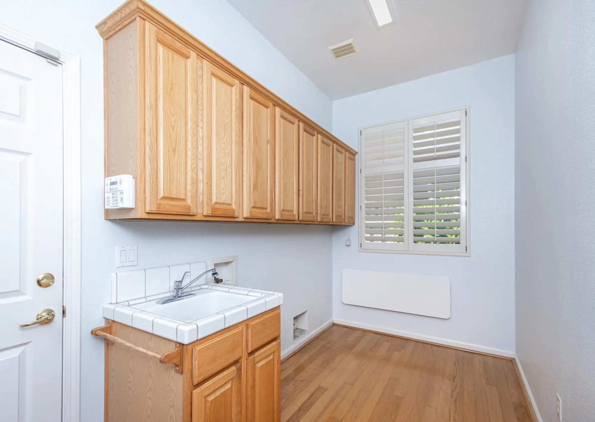 Property Slideshow image 38 of 69 | 300 roundhill ct, Roseville, CA, 95747