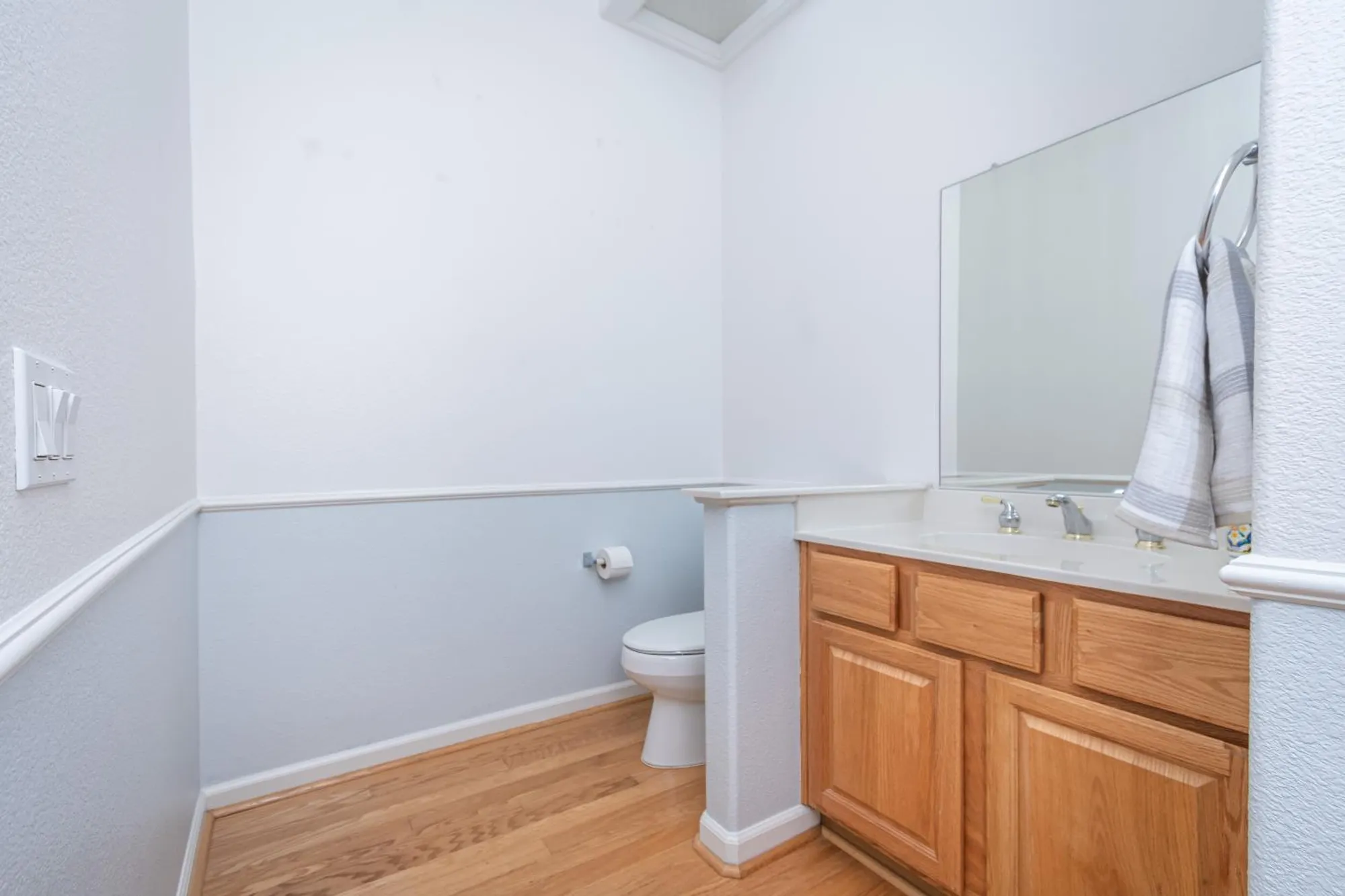 Property Slideshow image 41 of 69 | 300 roundhill ct, Roseville, CA, 95747