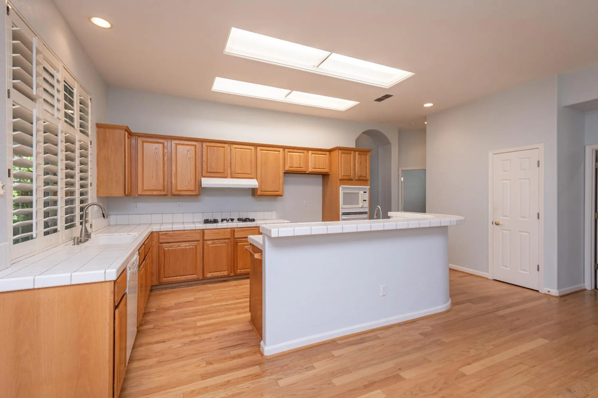 Property Slideshow image 28 of 69 | 300 roundhill ct, Roseville, CA, 95747